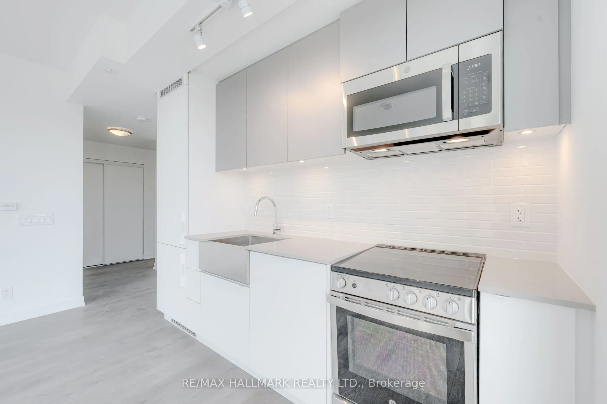 270 Dufferin Street W, #1208
