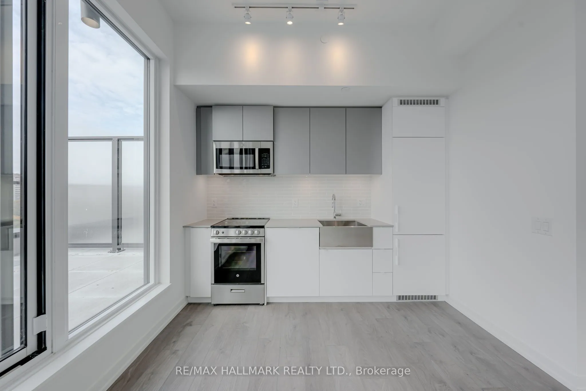 270 Dufferin Street W, #1208