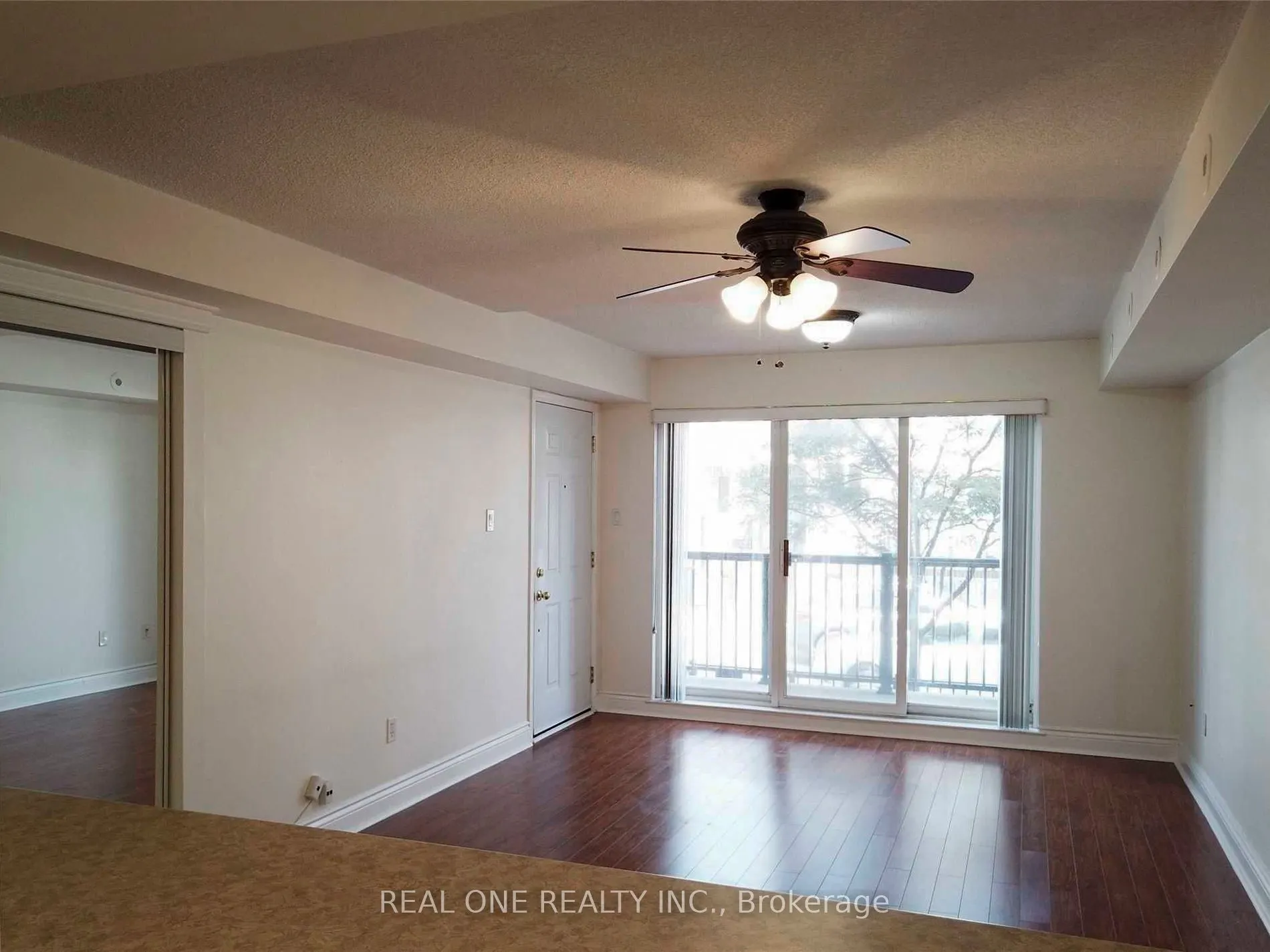 75 George Appleton Way, #2054