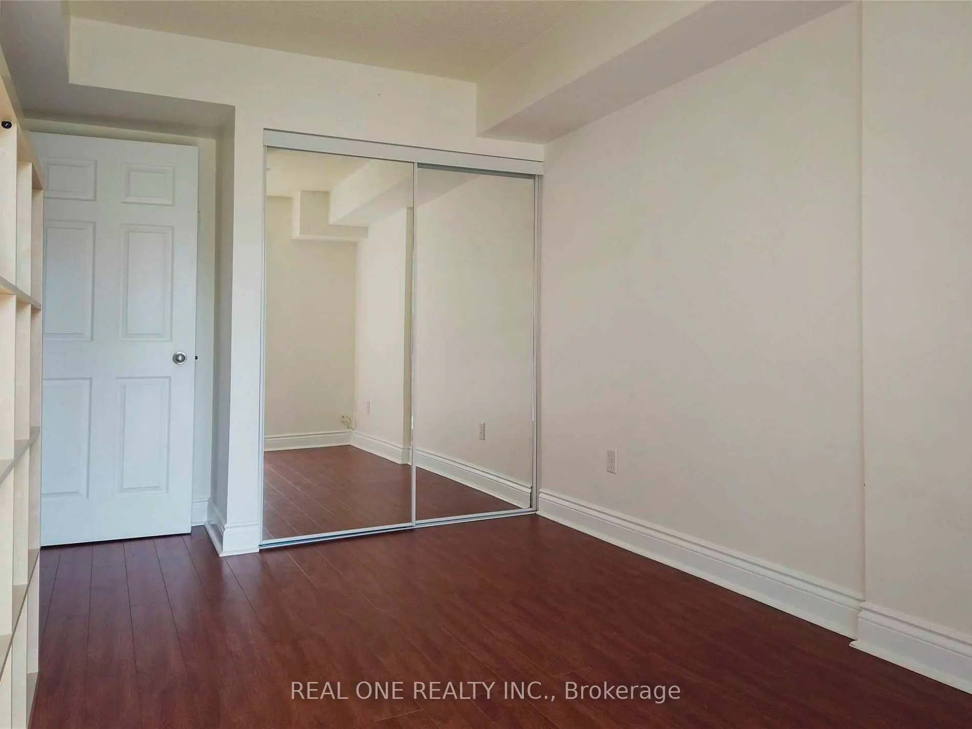 75 George Appleton Way, #2054
