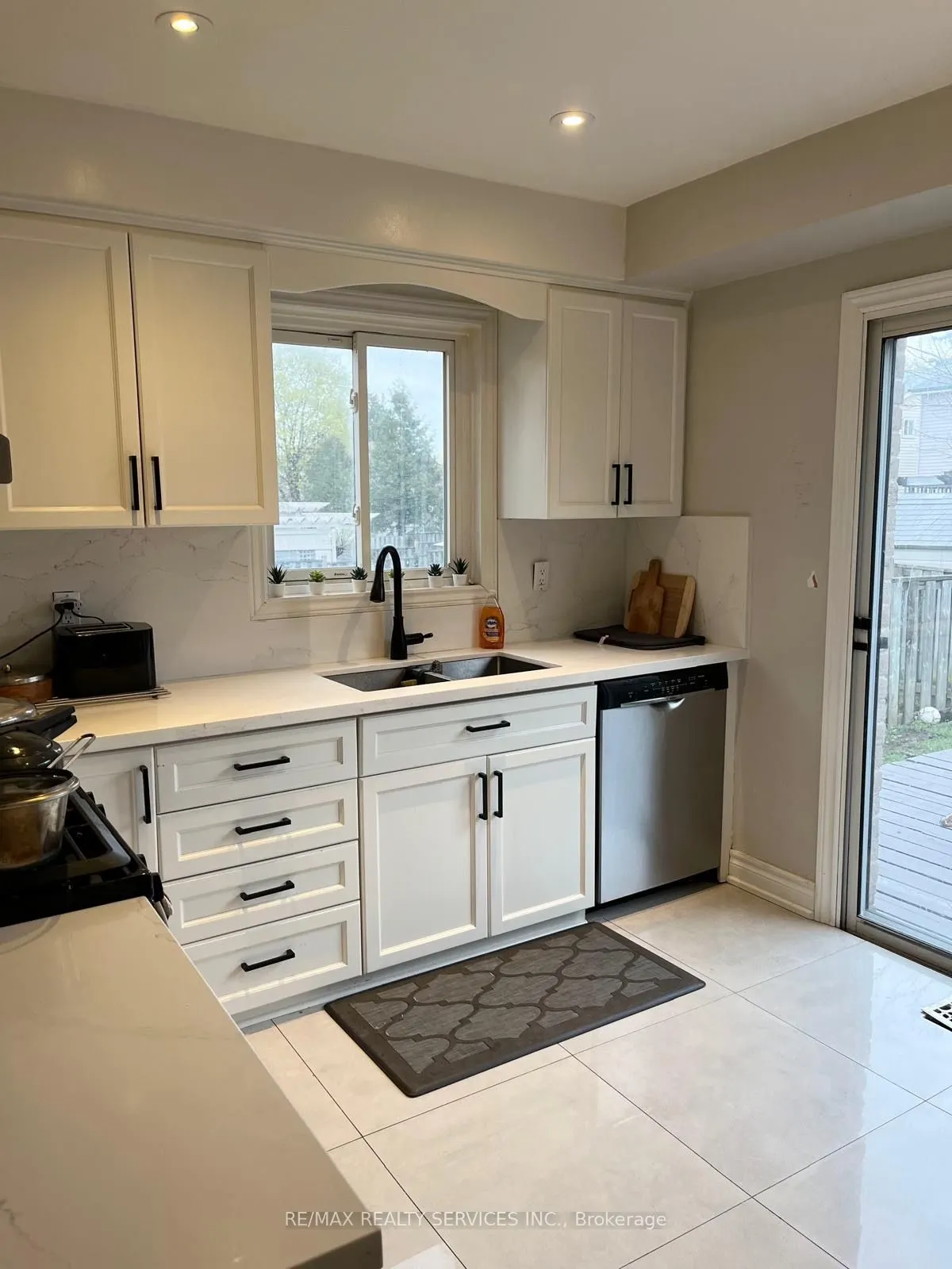 3192 Chamberlain Court, #Upper