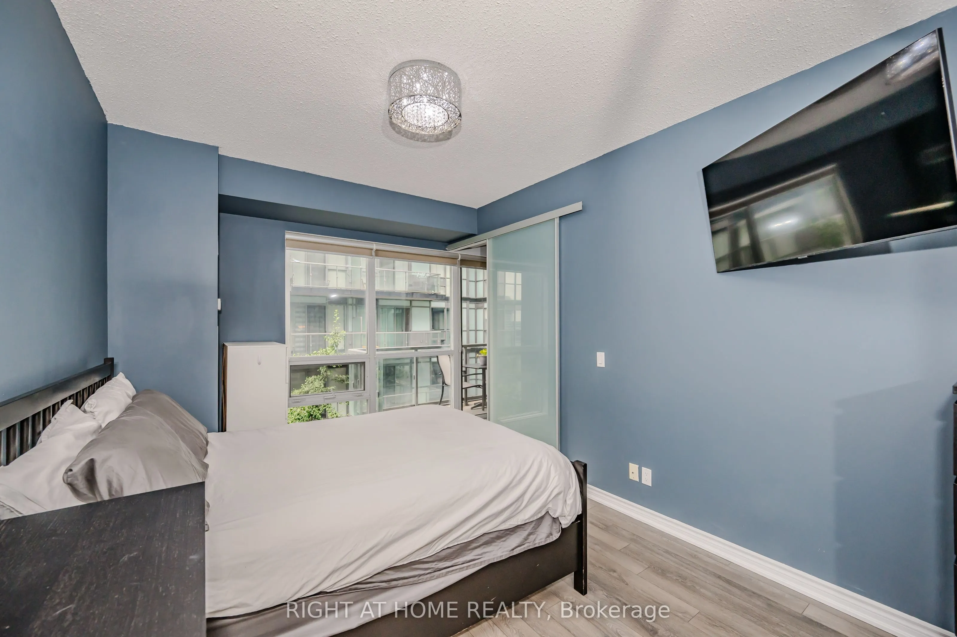15 James Finlay Way, #917