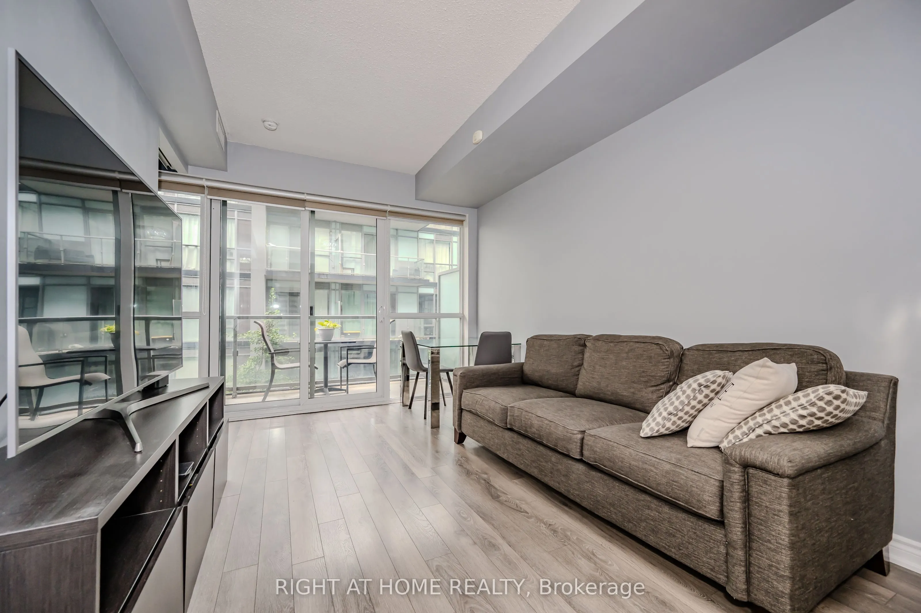 15 James Finlay Way, #917