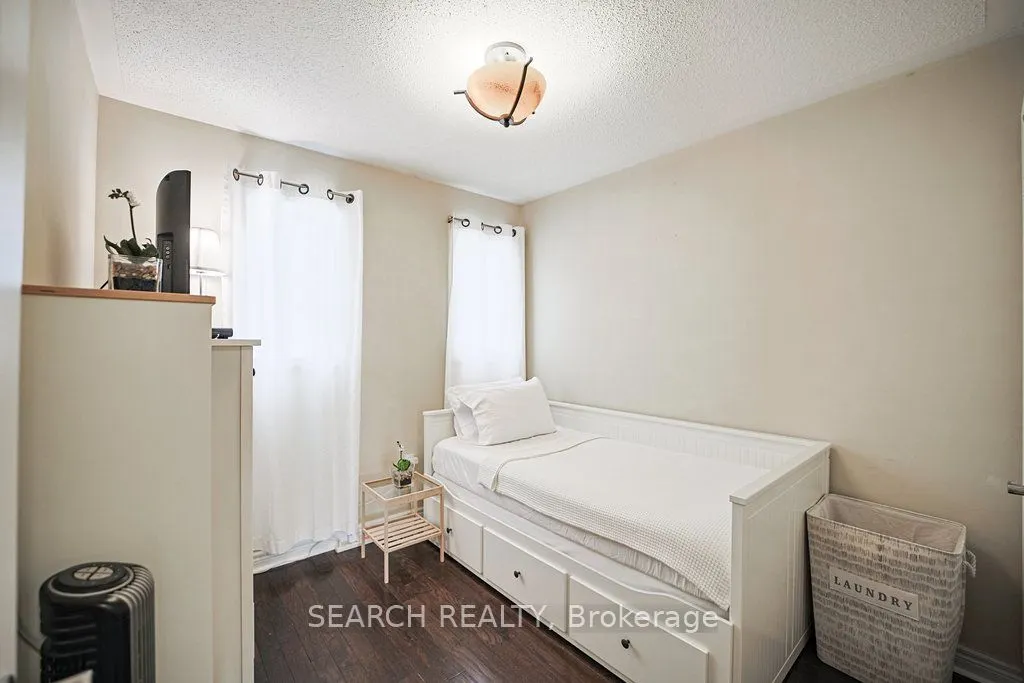 3526 Eglinton Avenue W