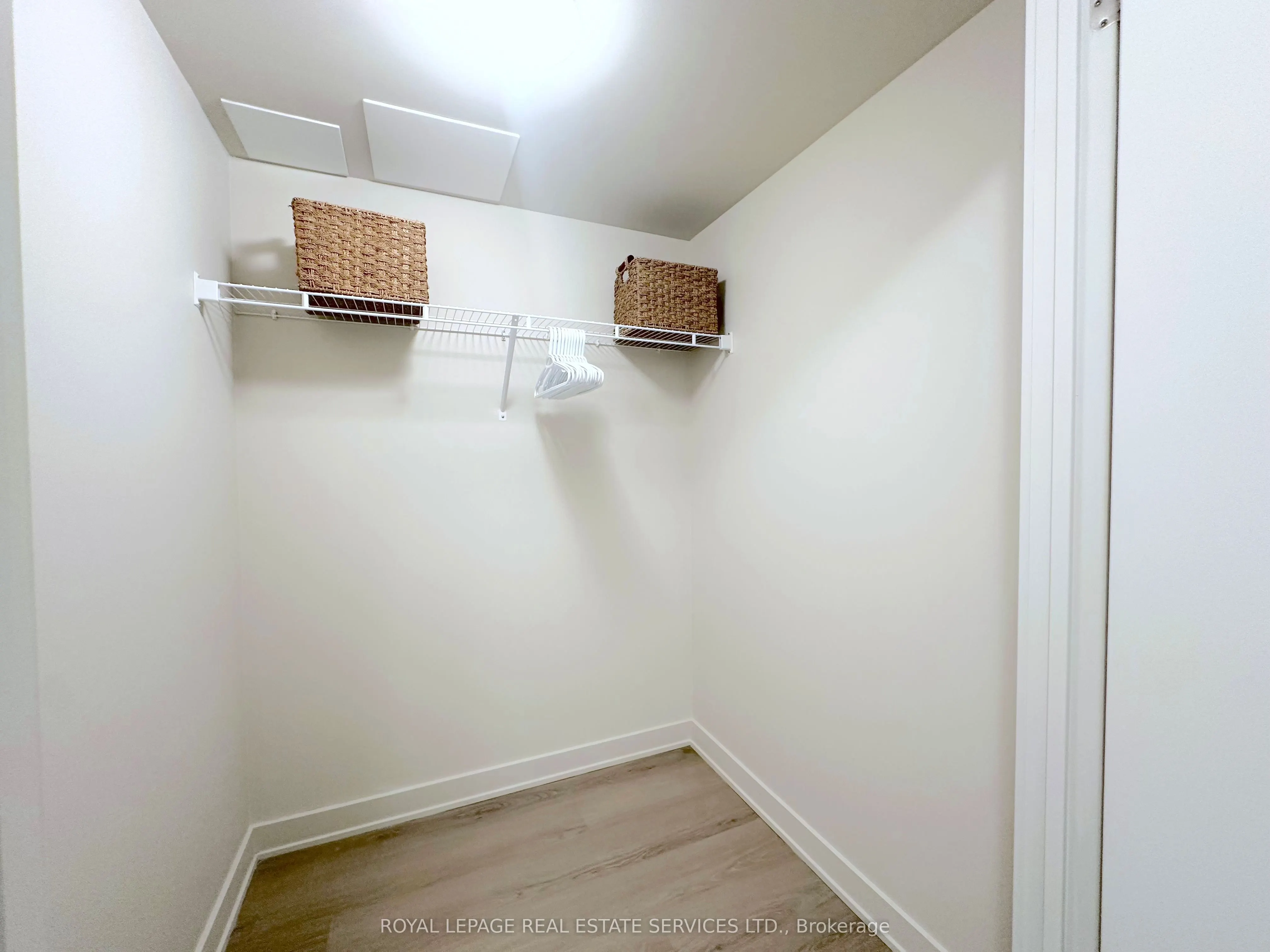 3385 Dundas Street W, #422