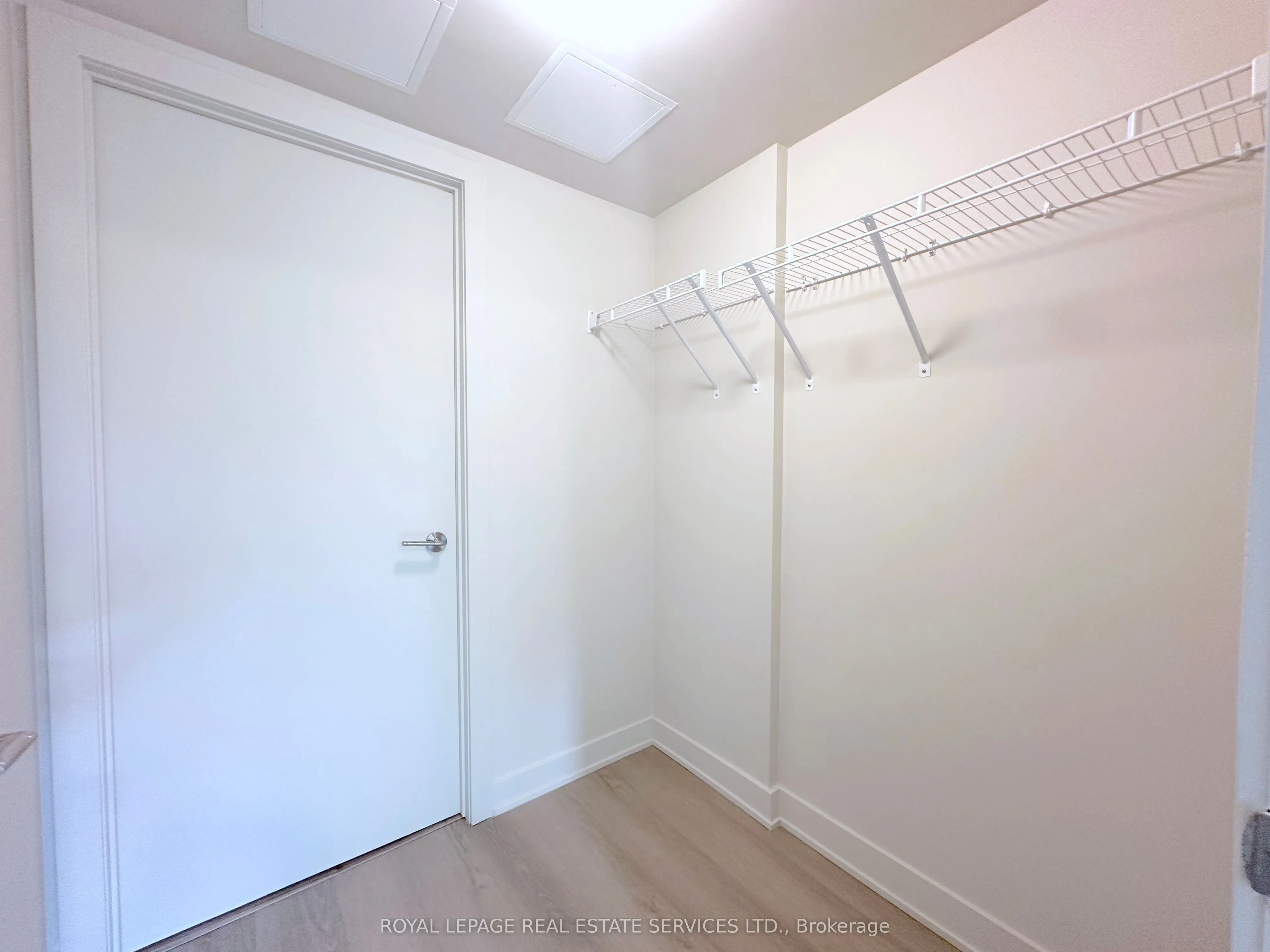 3385 Dundas Street W, #422