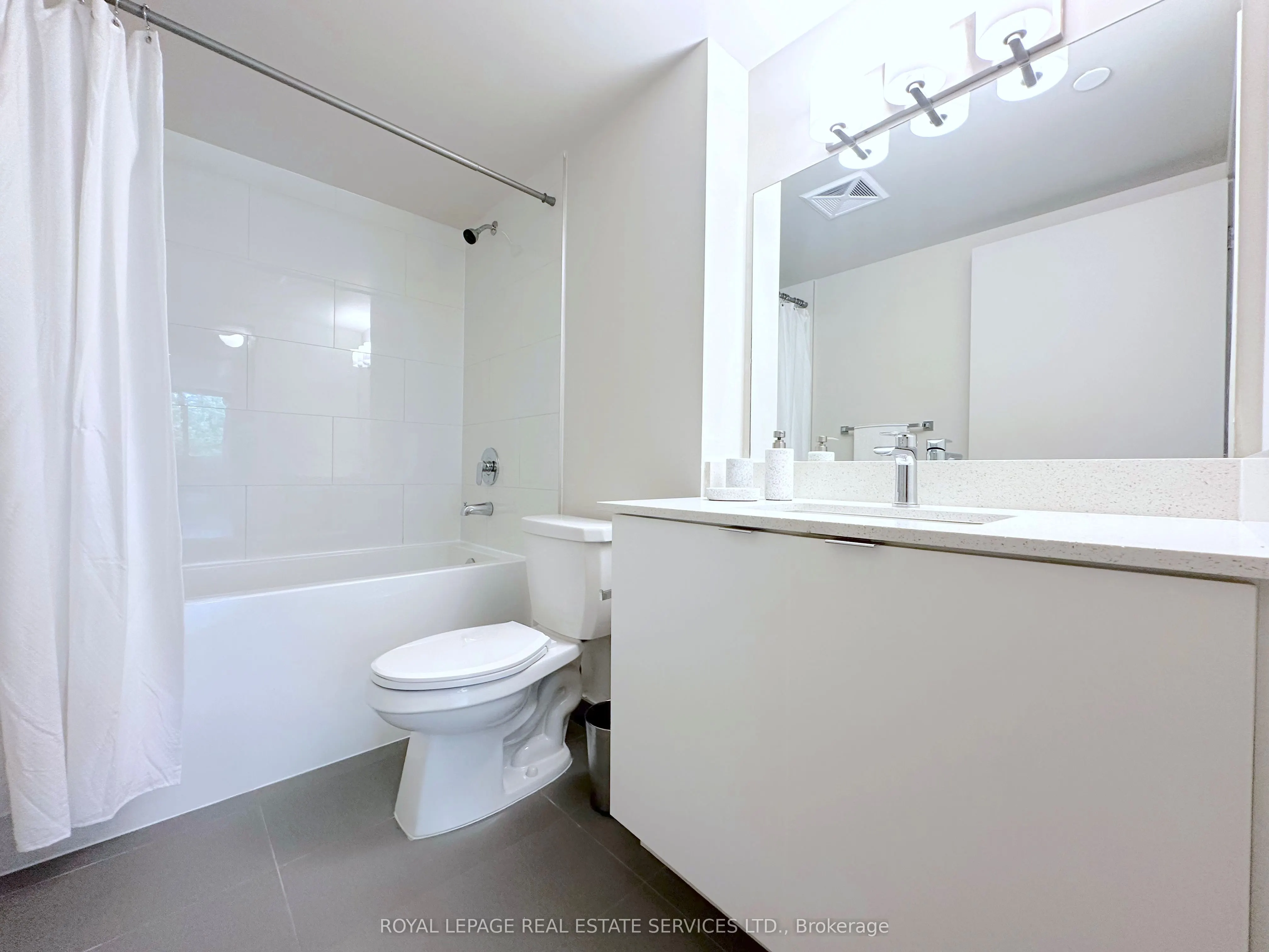 3385 Dundas Street W, #422
