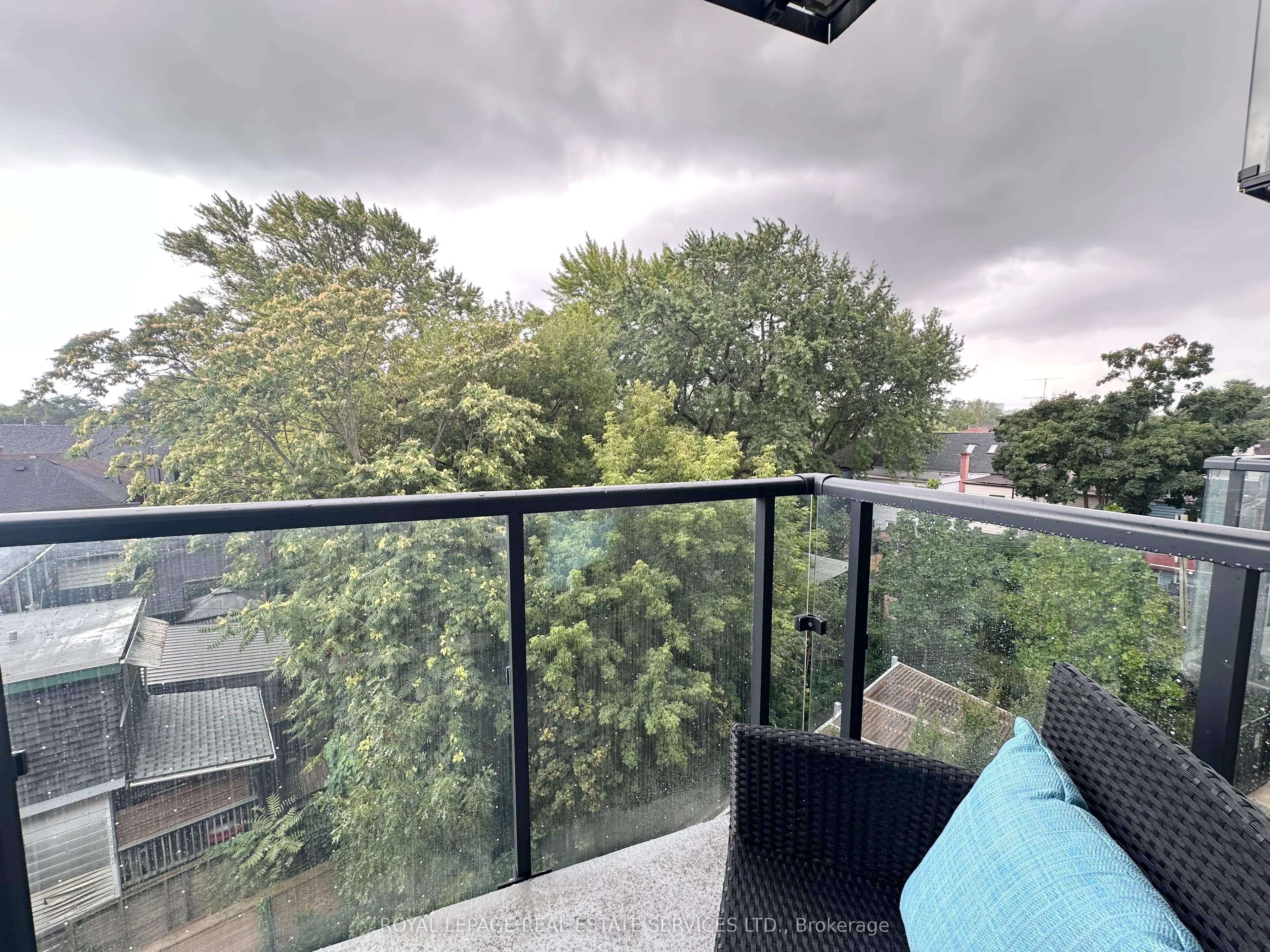 3385 Dundas Street W, #422