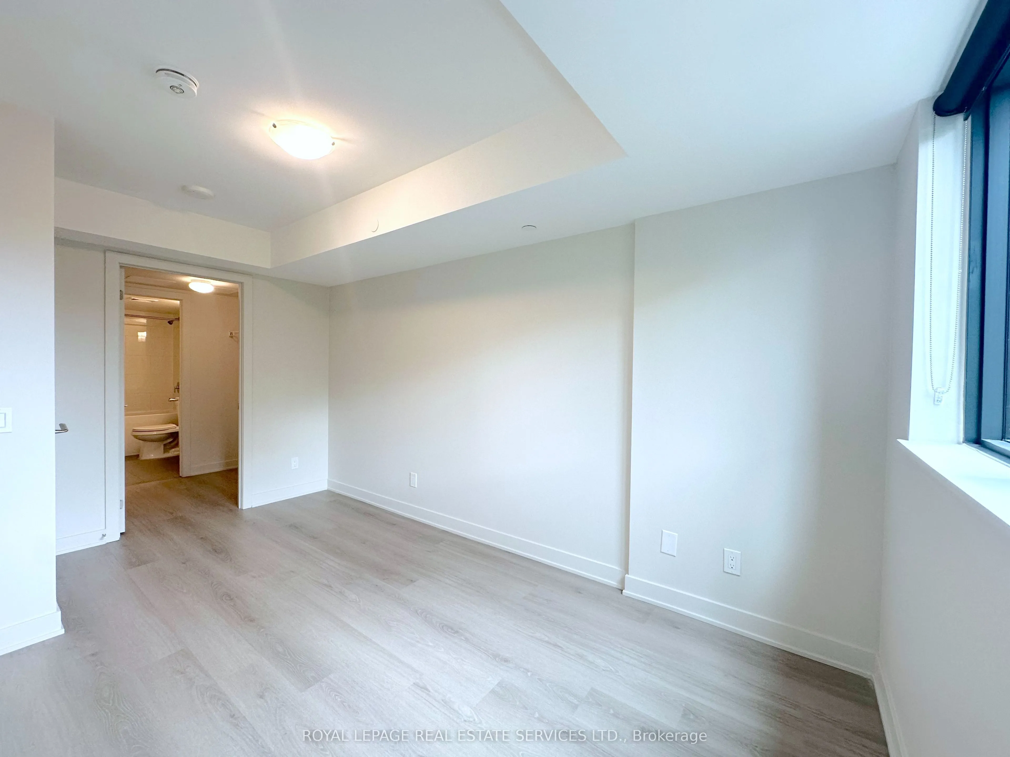 3385 Dundas Street W, #422