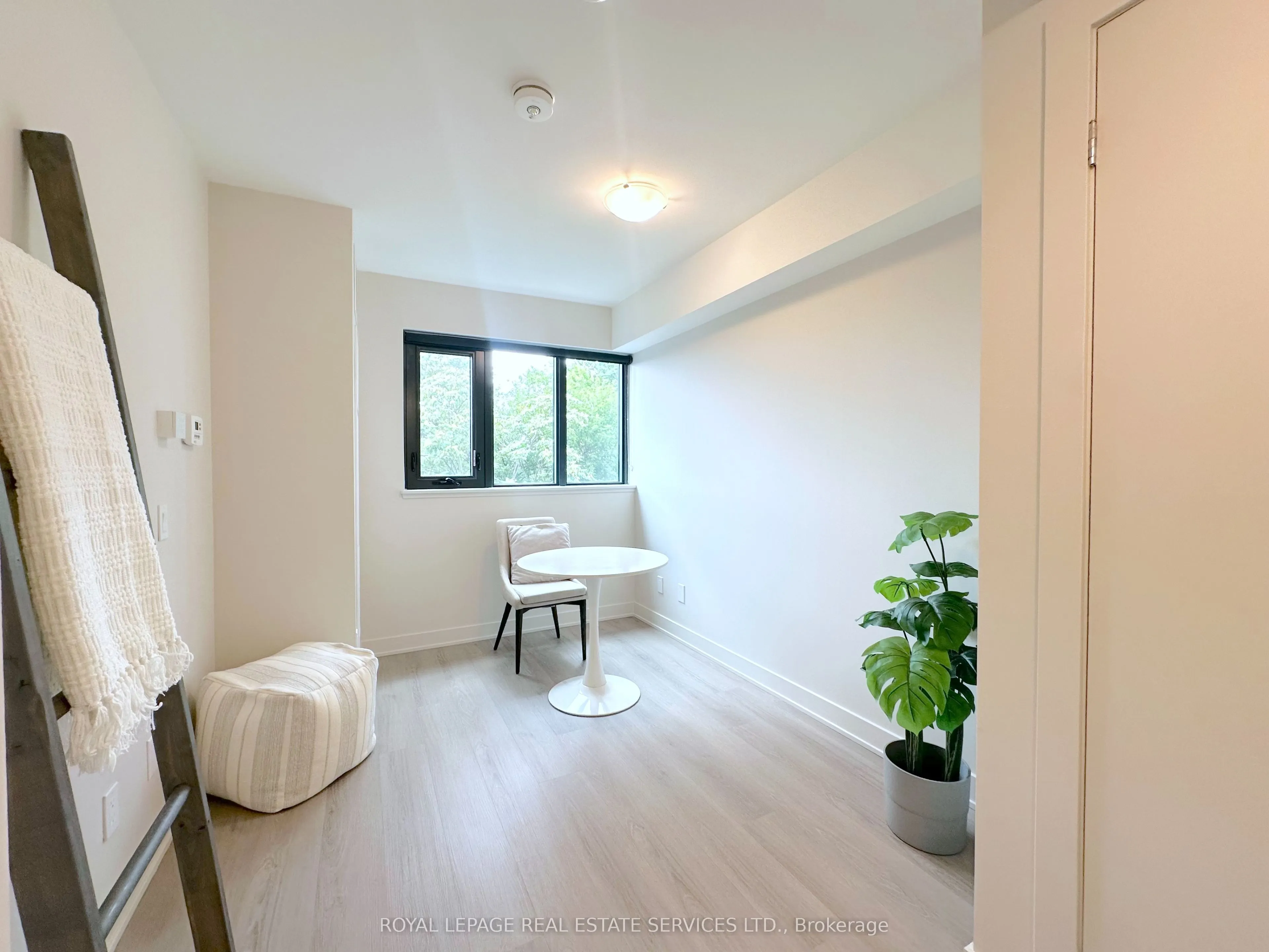 3385 Dundas Street W, #422