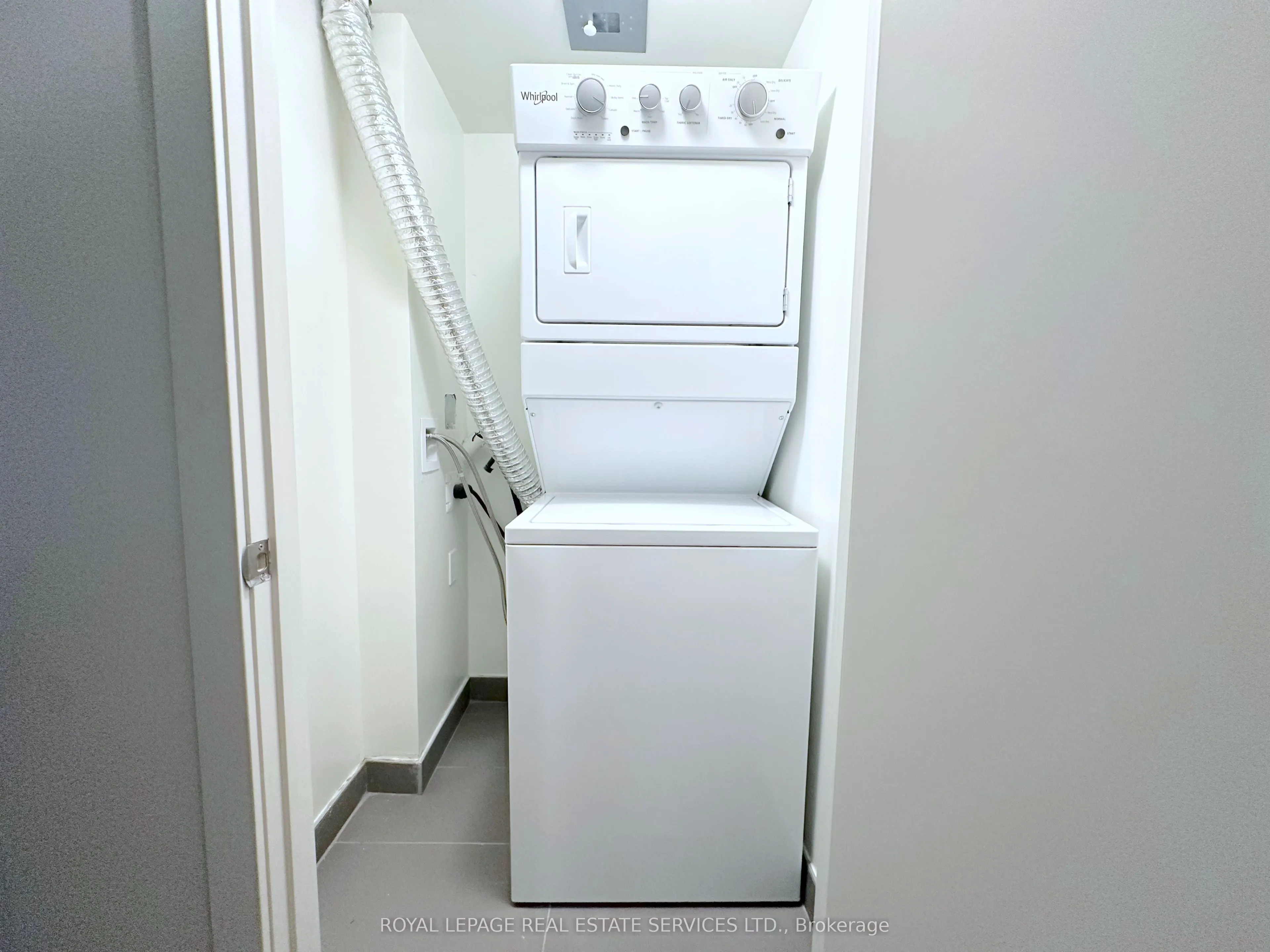 3385 Dundas Street W, #422