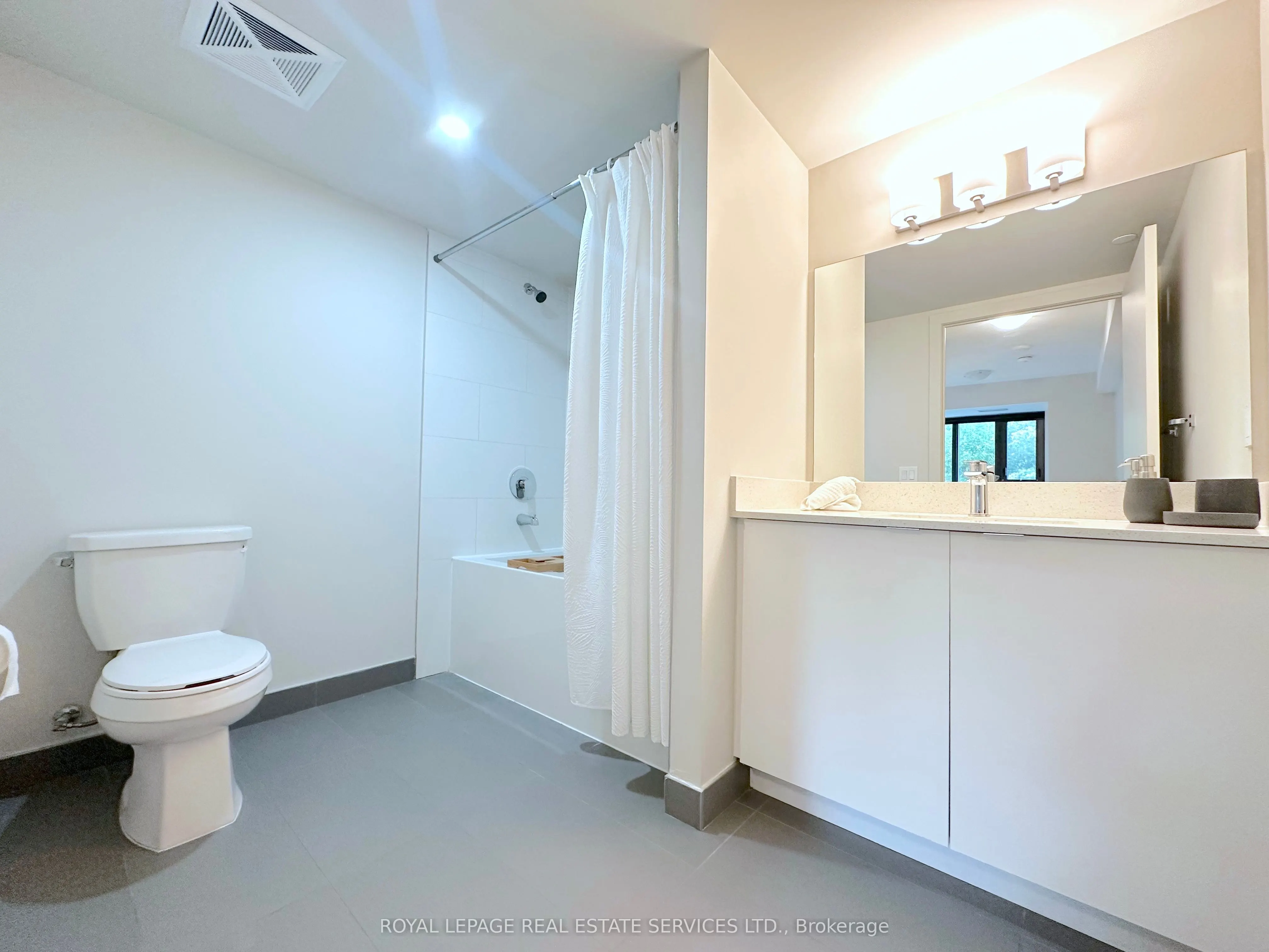 3385 Dundas Street W, #422