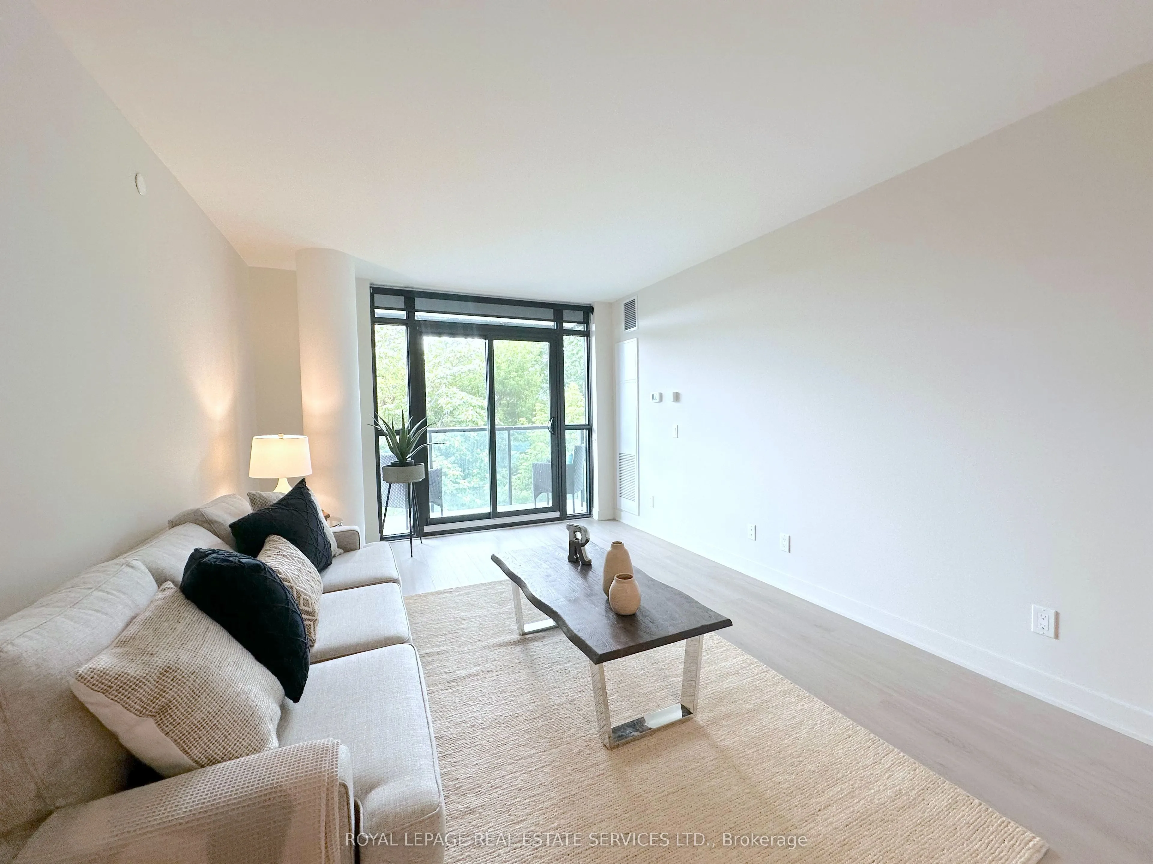 3385 Dundas Street W, #422
