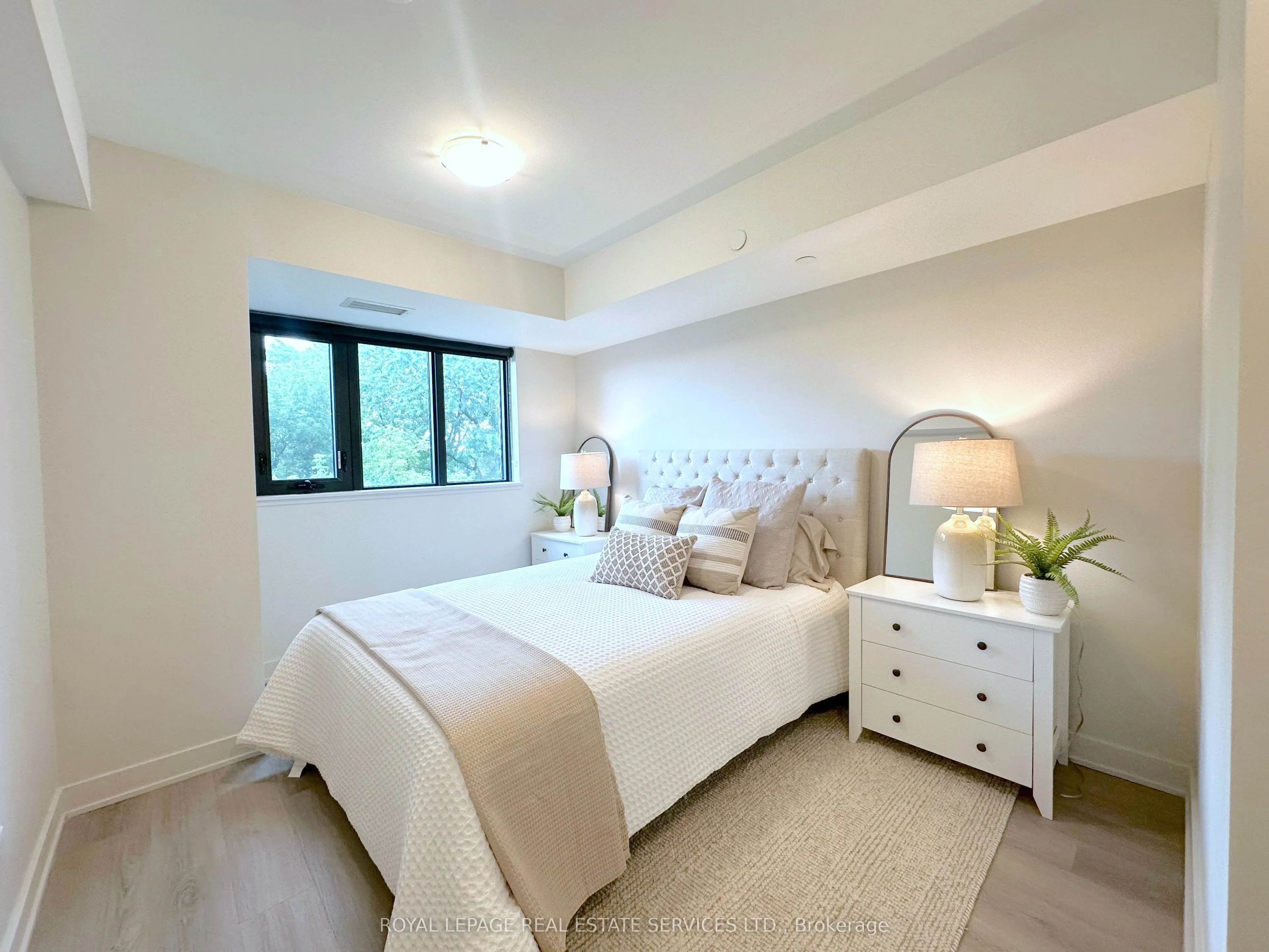 3385 Dundas Street W, #422