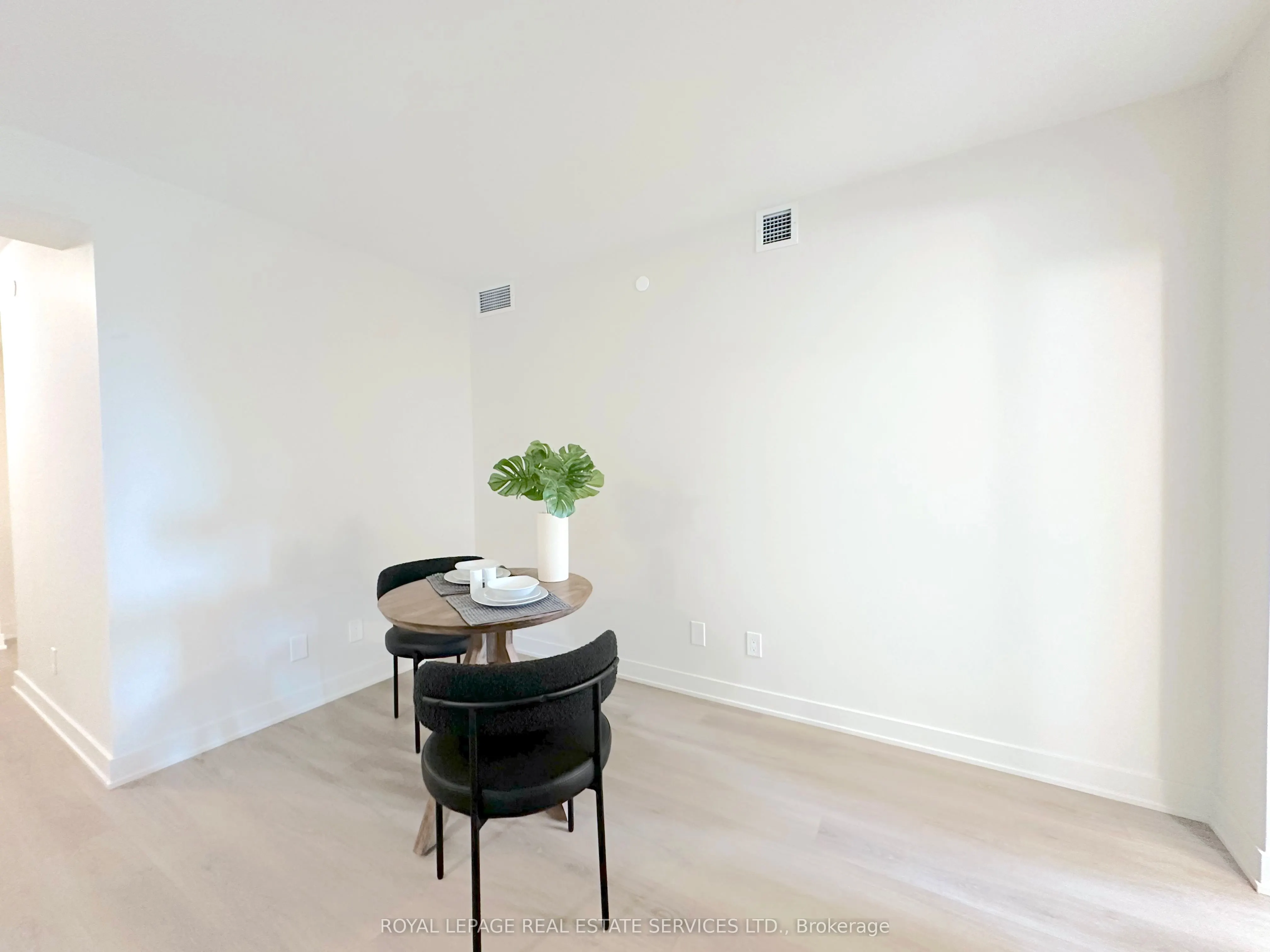 3385 Dundas Street W, #422