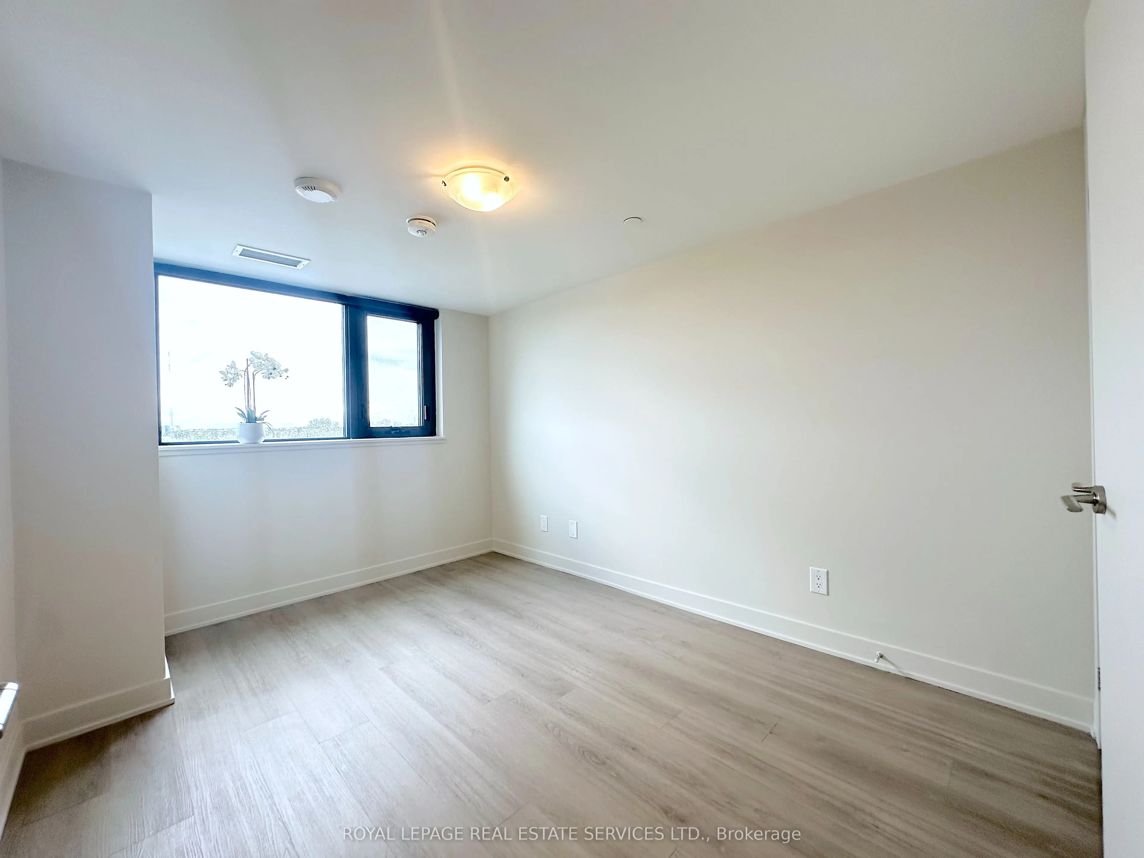 3385 Dundas Street W, #620