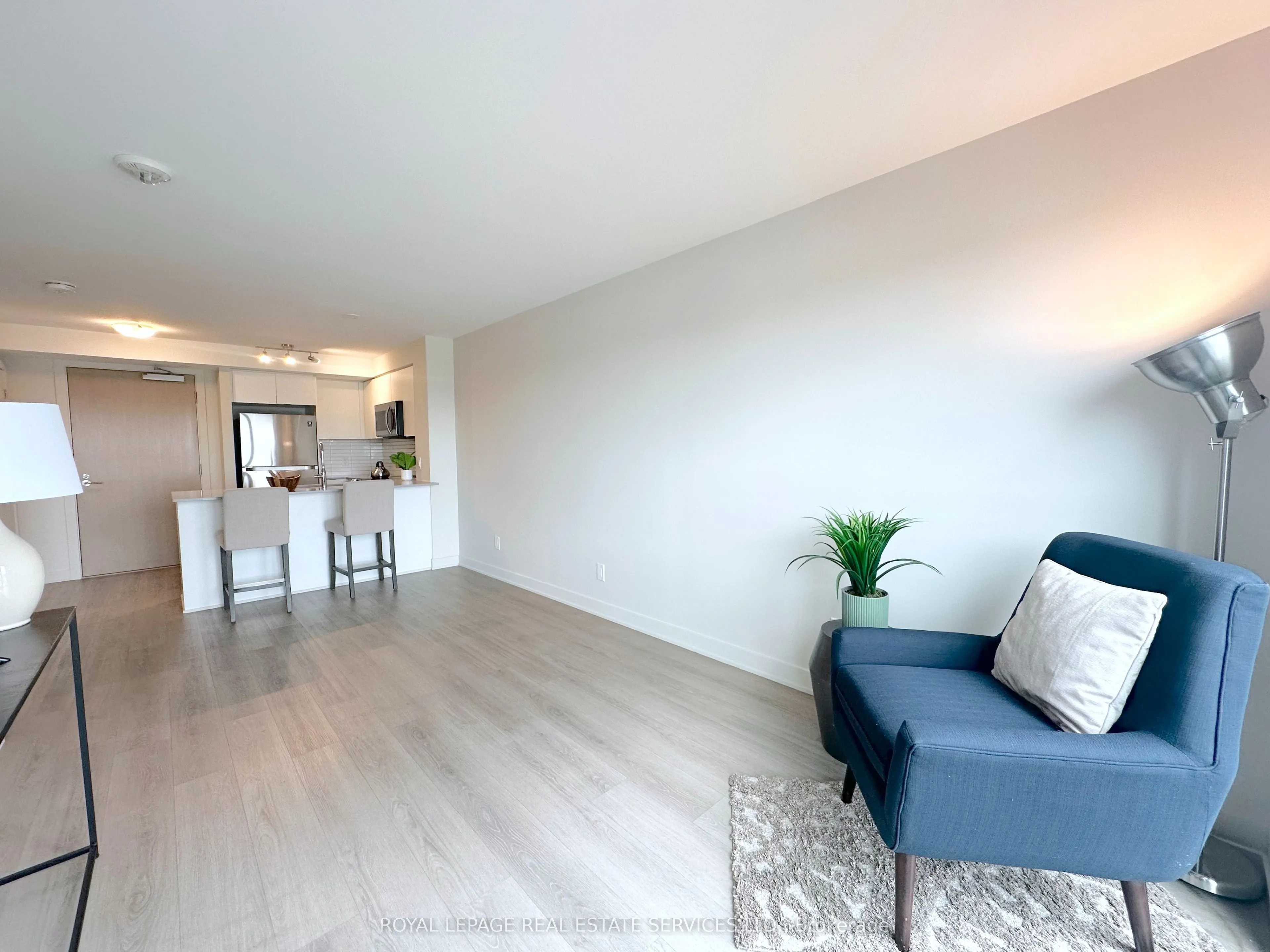 3385 Dundas Street W, #620