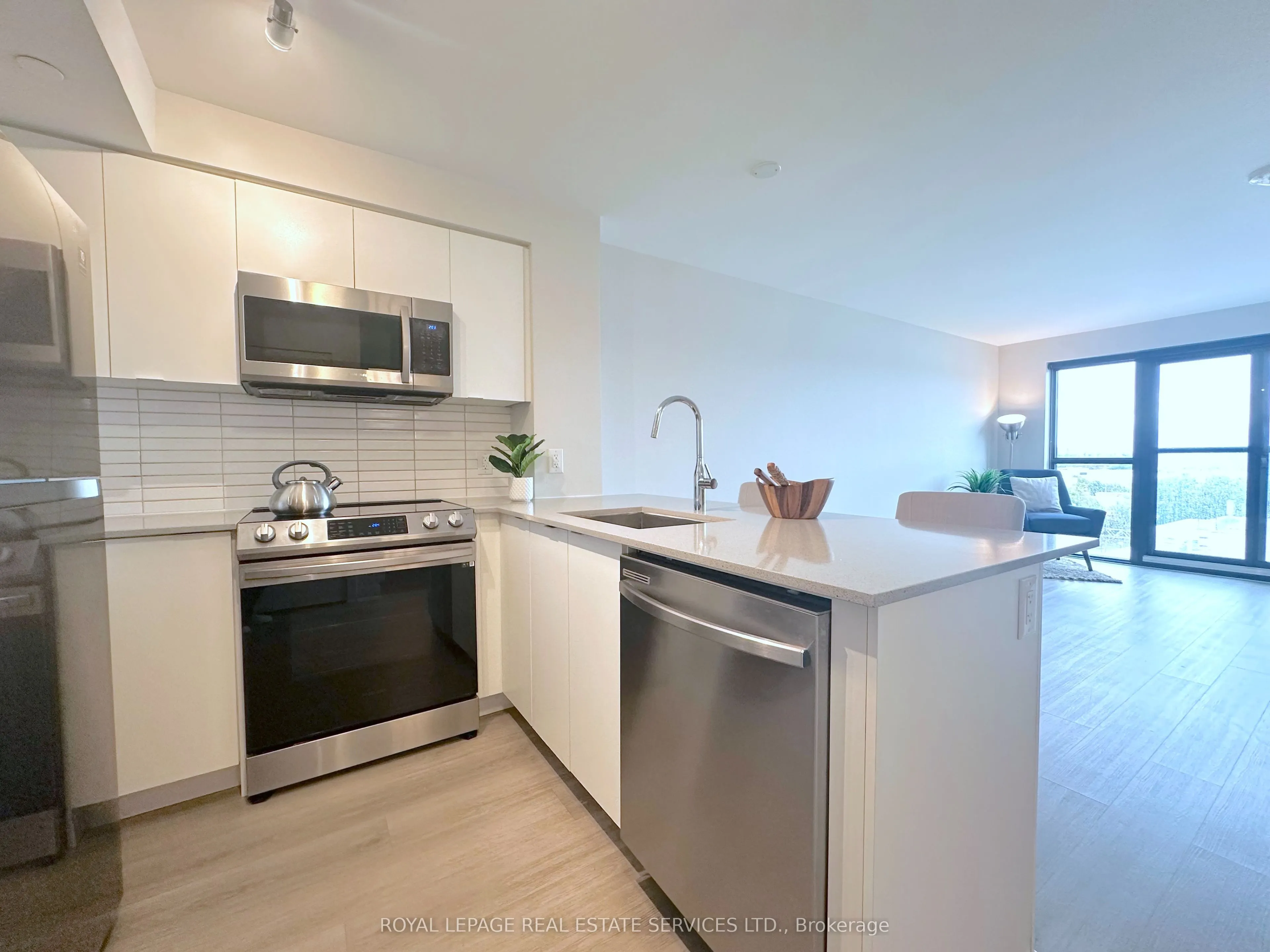3385 Dundas Street W, #620