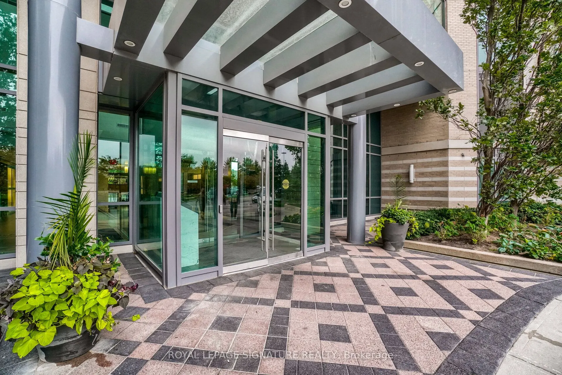 225 Sherway Gardens Road, #704