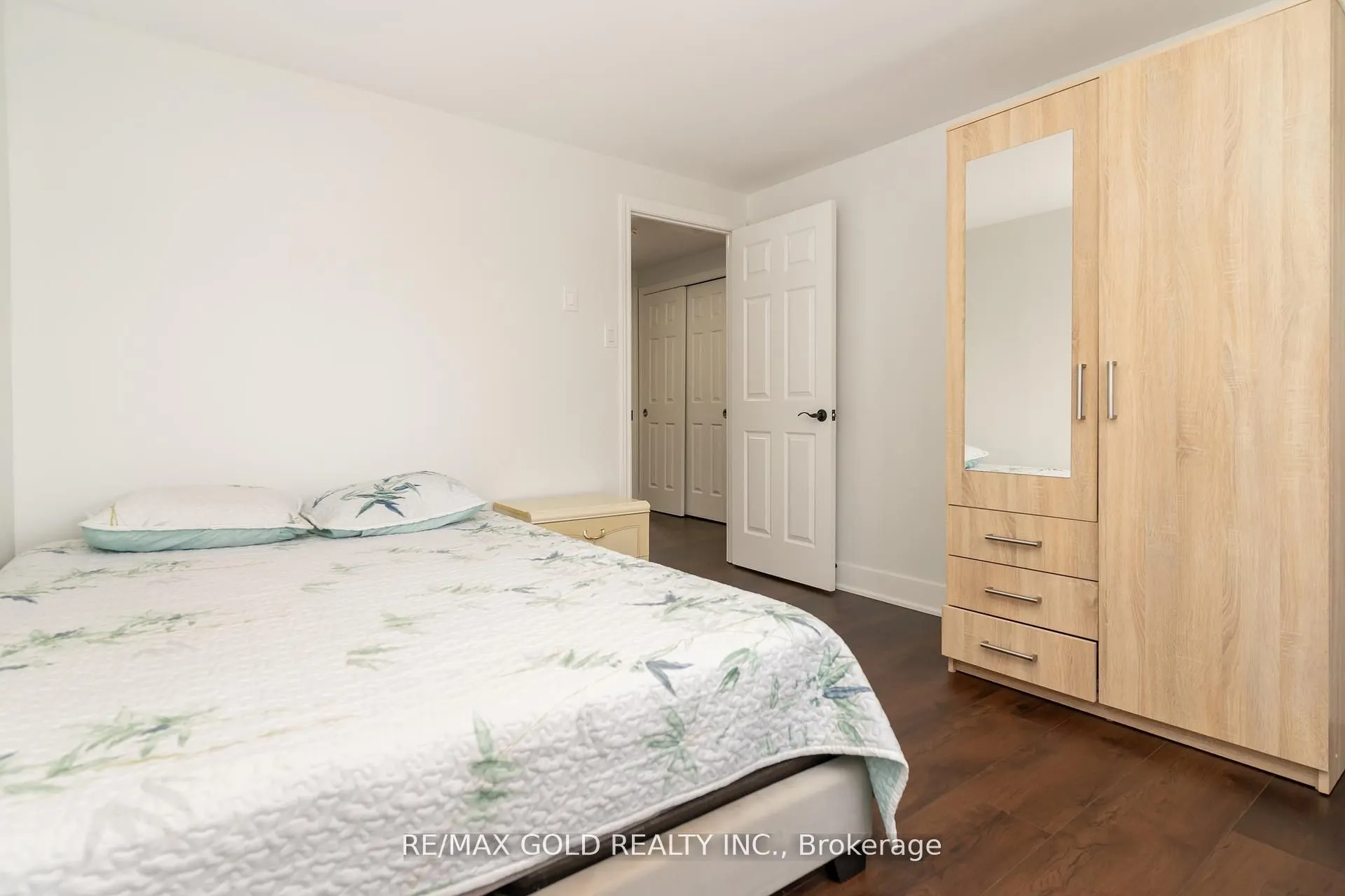 11 Jasmine Square