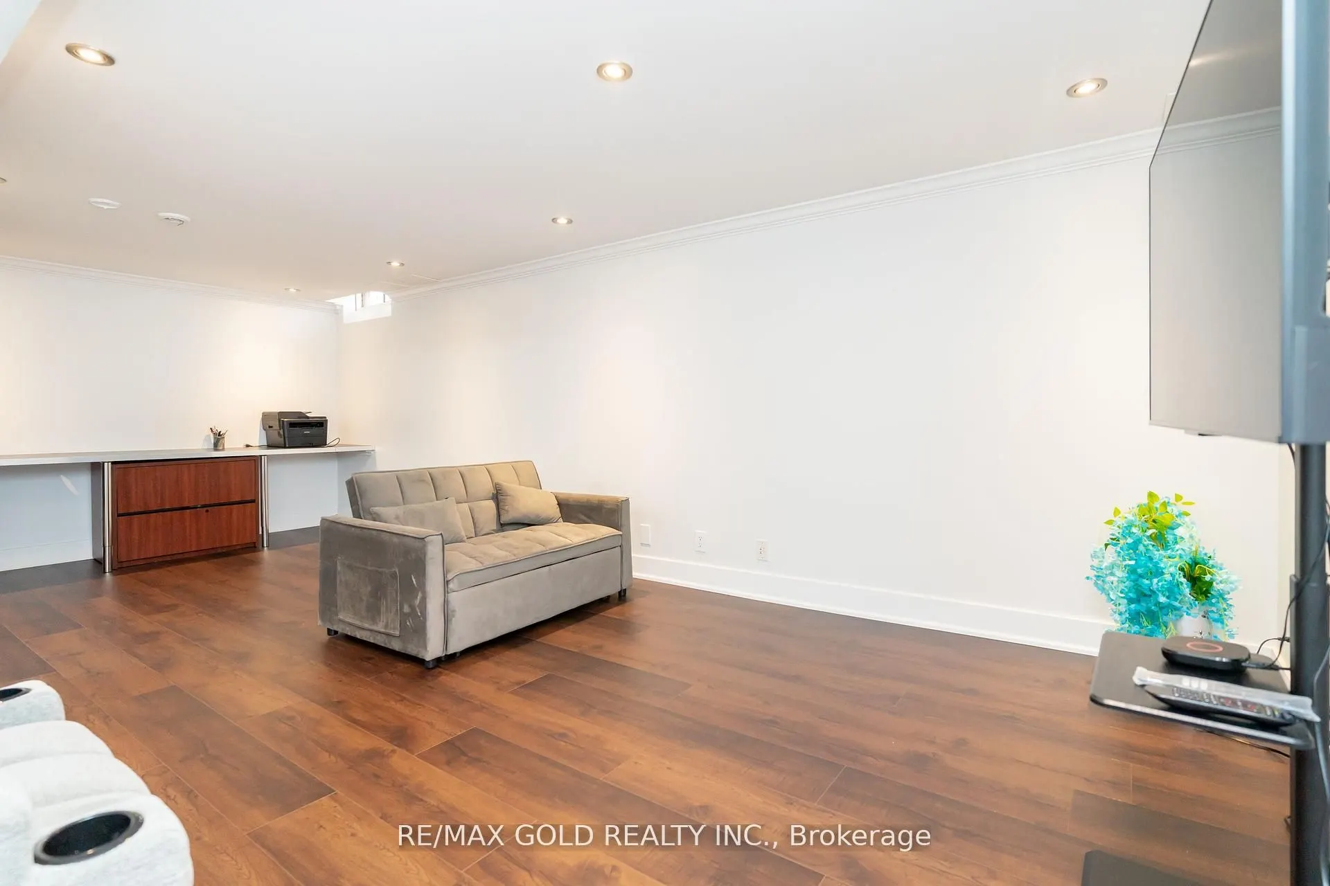 11 Jasmine Square