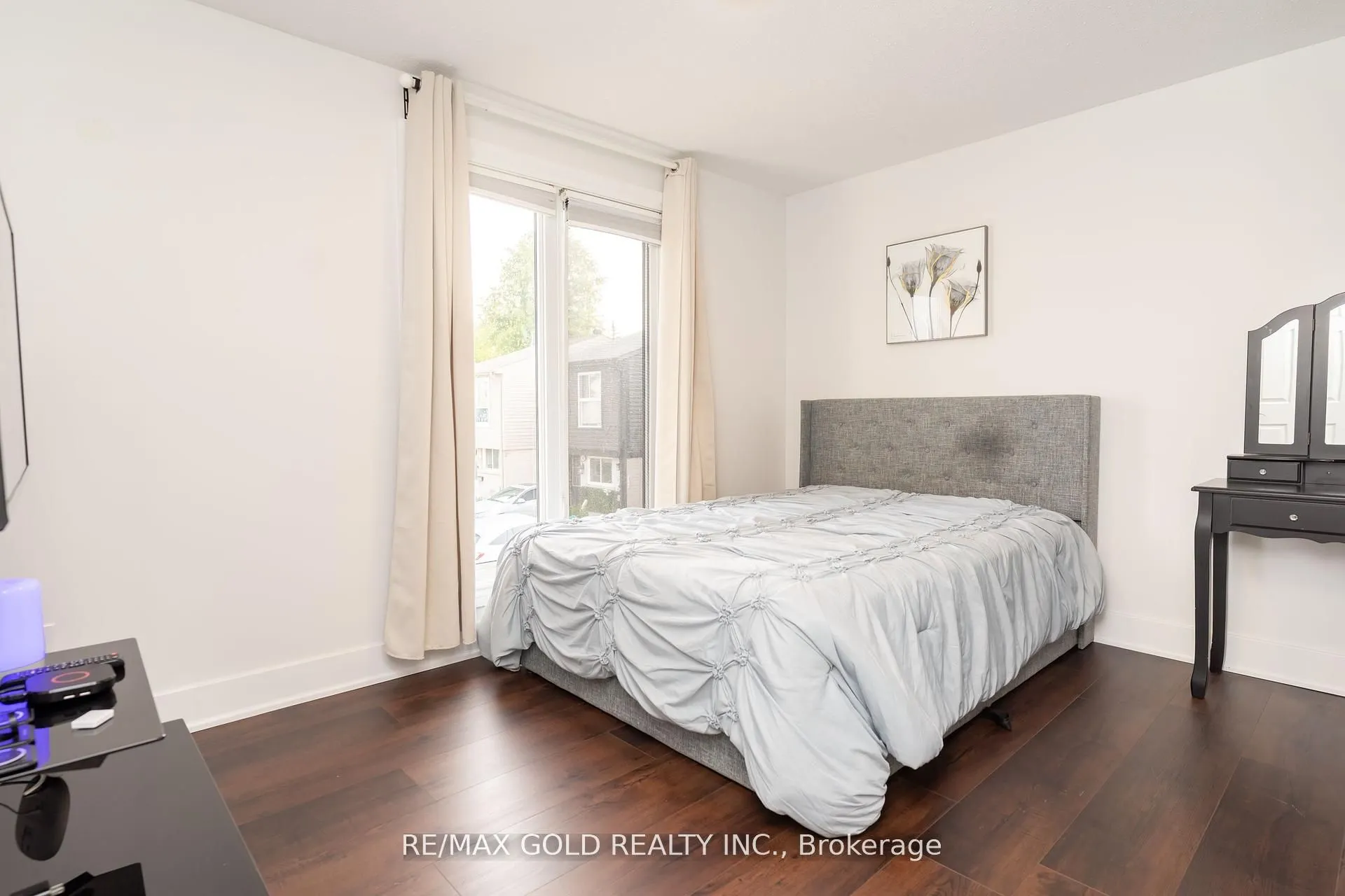 11 Jasmine Square