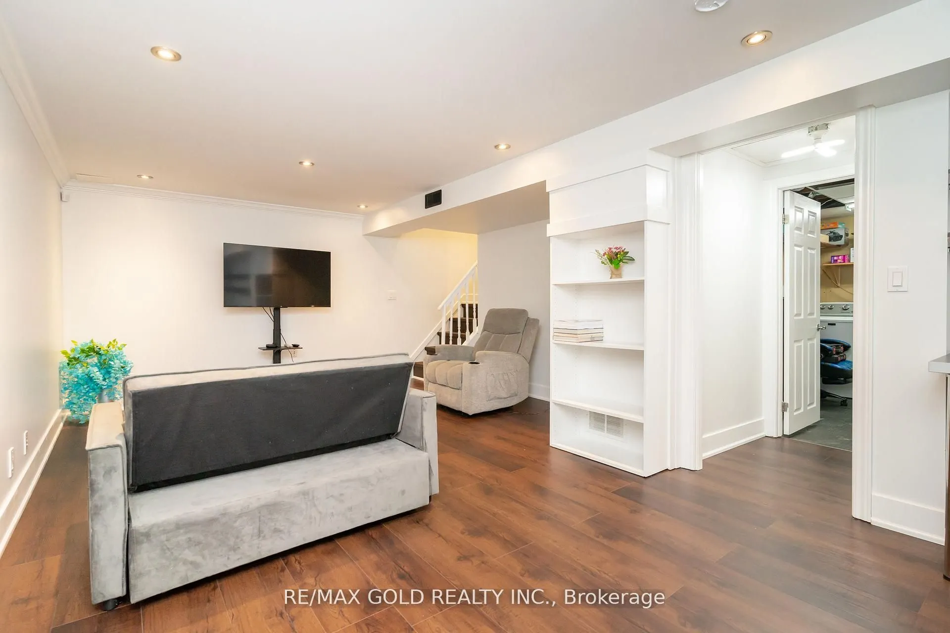 11 Jasmine Square