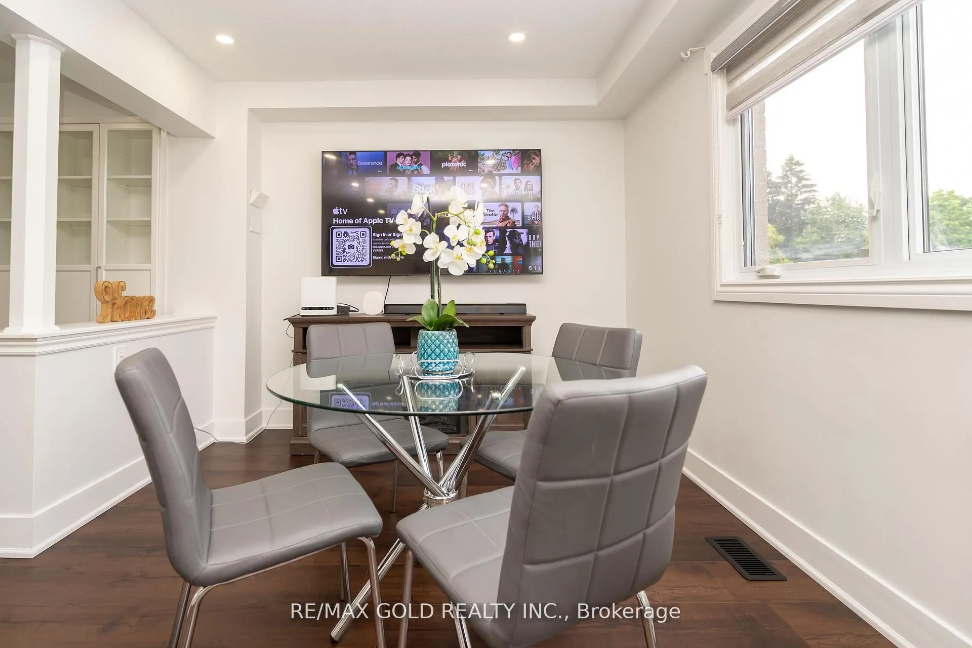 11 Jasmine Square