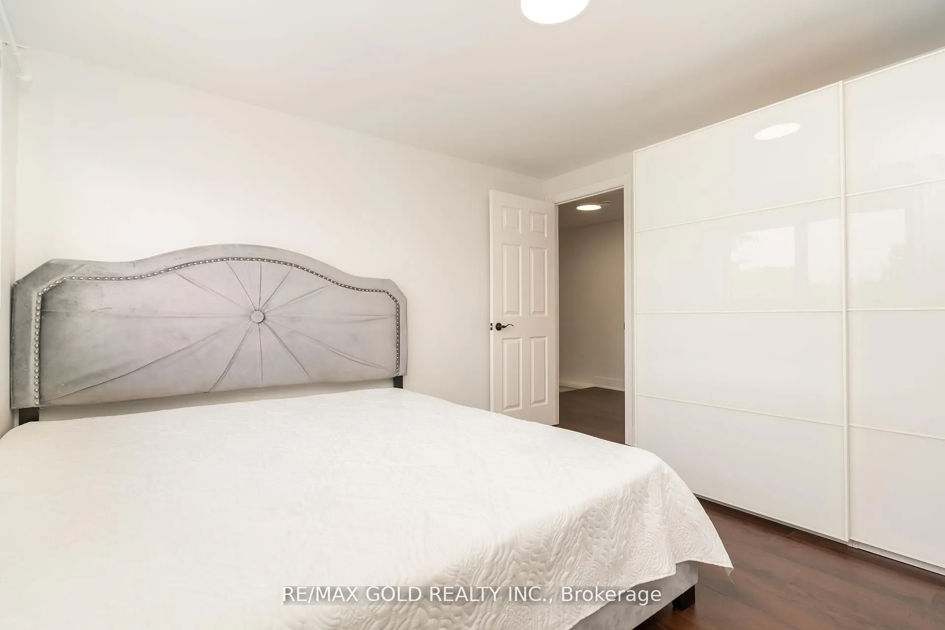 11 Jasmine Square