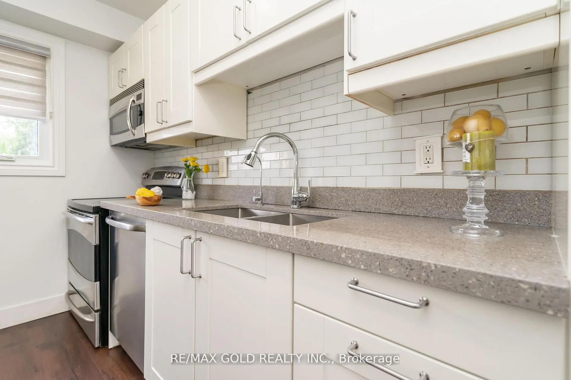 11 Jasmine Square