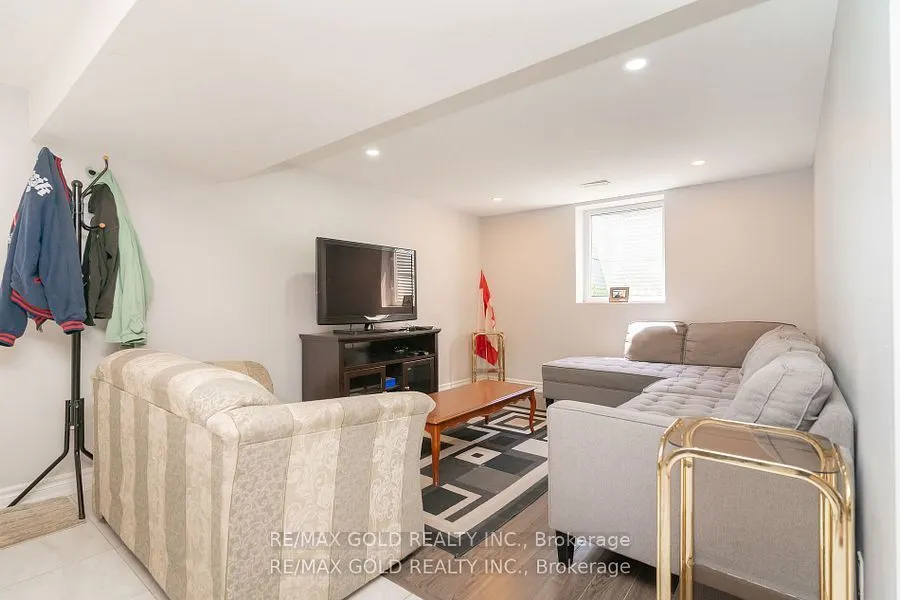 10 Brookdale Crescent