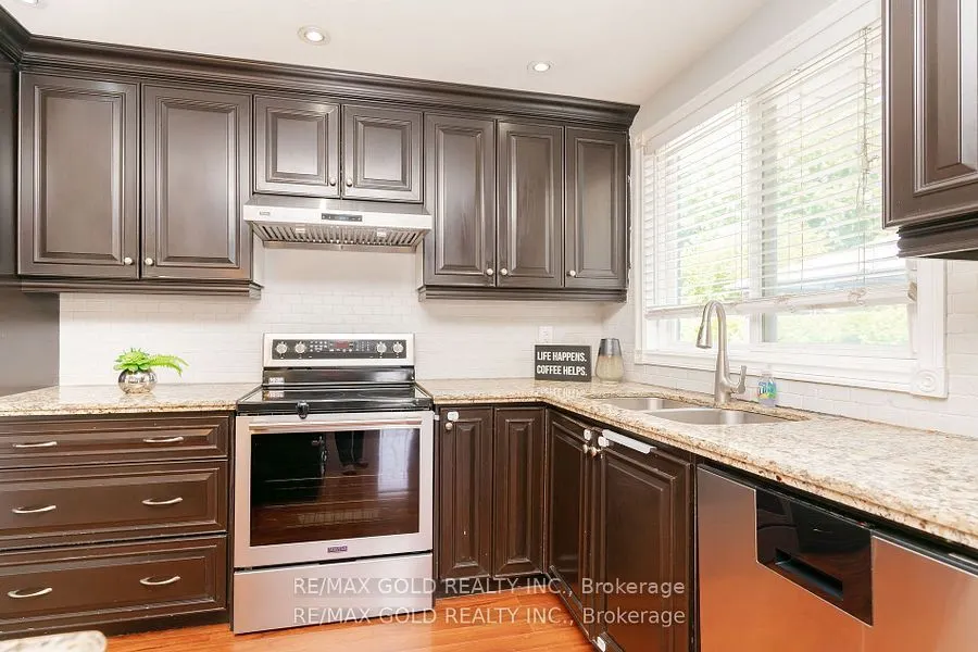 10 Brookdale Crescent