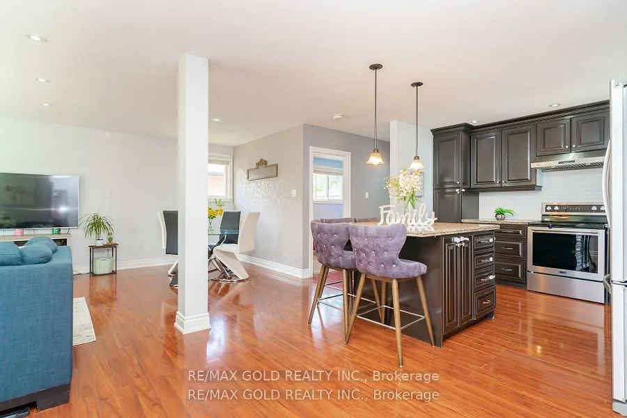 10 Brookdale Crescent