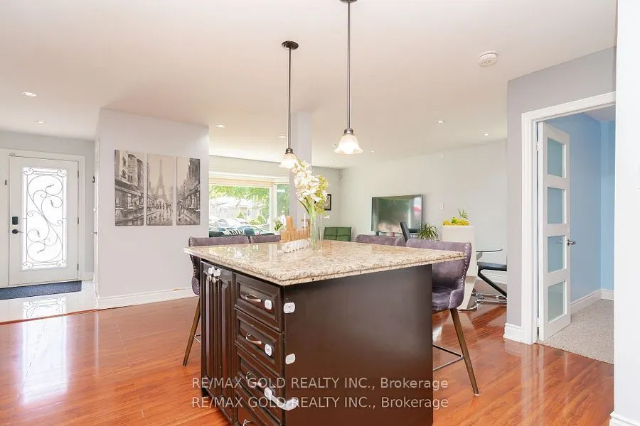 10 Brookdale Crescent