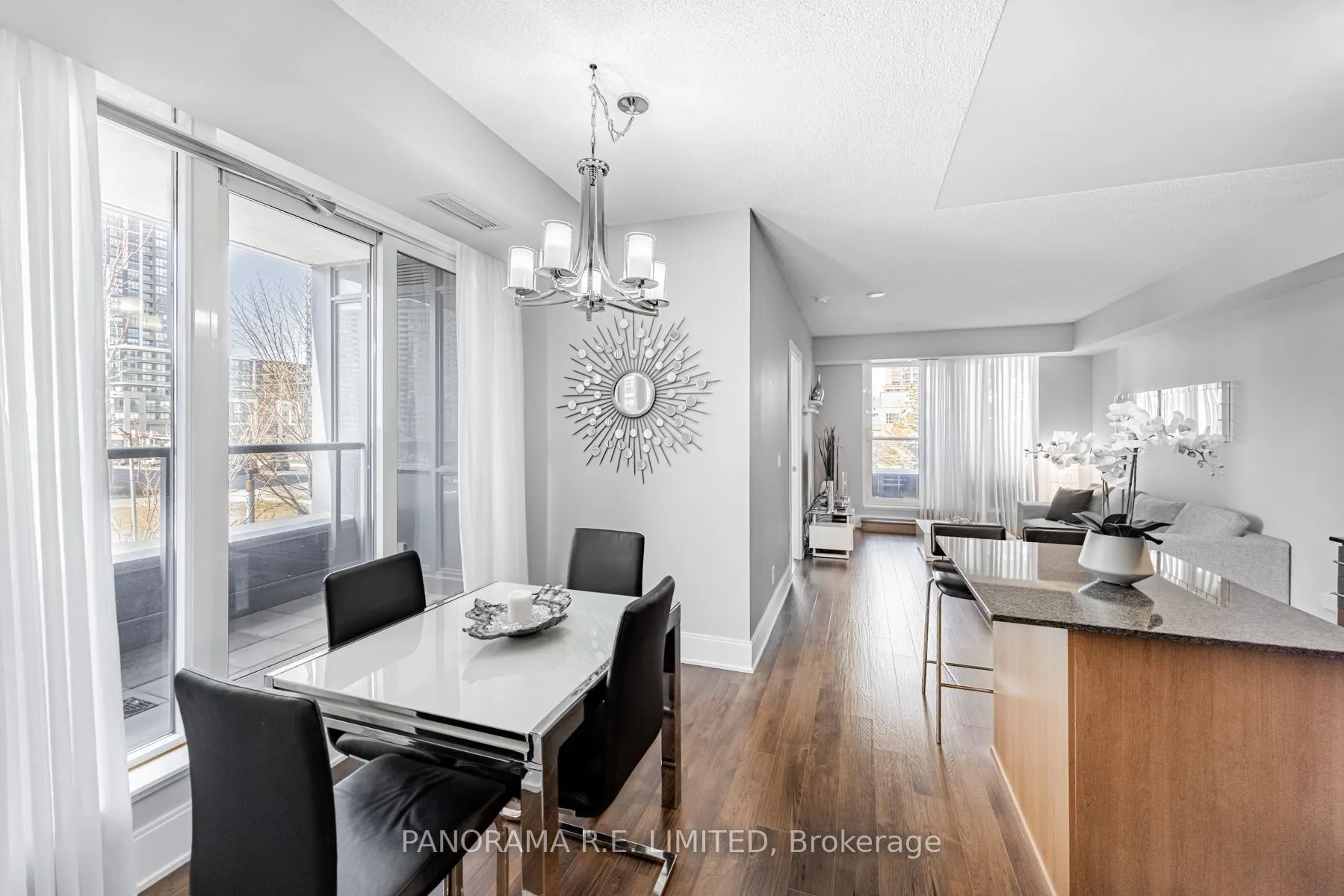 330 Burnhamthorpe Road W, #203