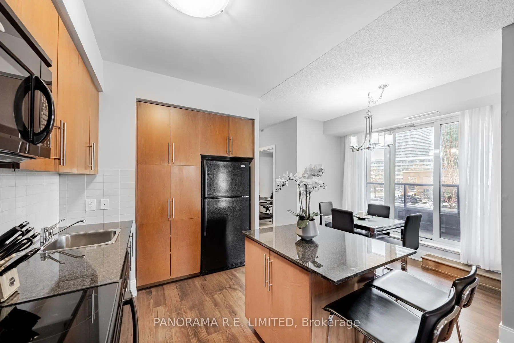 330 Burnhamthorpe Road W, #203