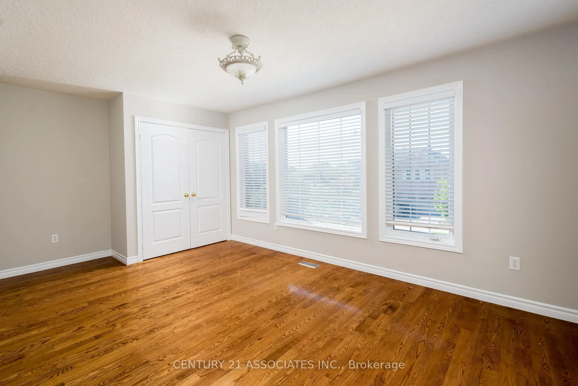 5351 Quartermain Crescent