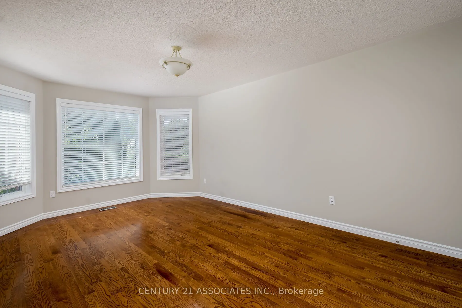 5351 Quartermain Crescent