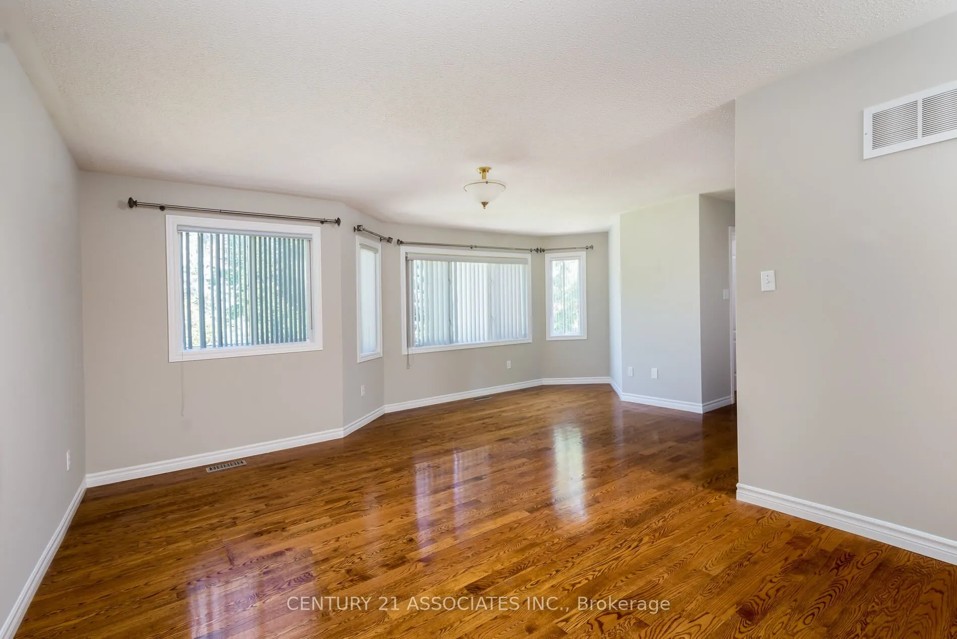 5351 Quartermain Crescent