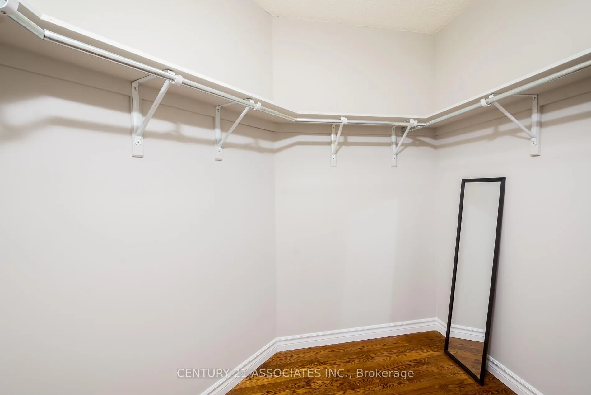 5351 Quartermain Crescent