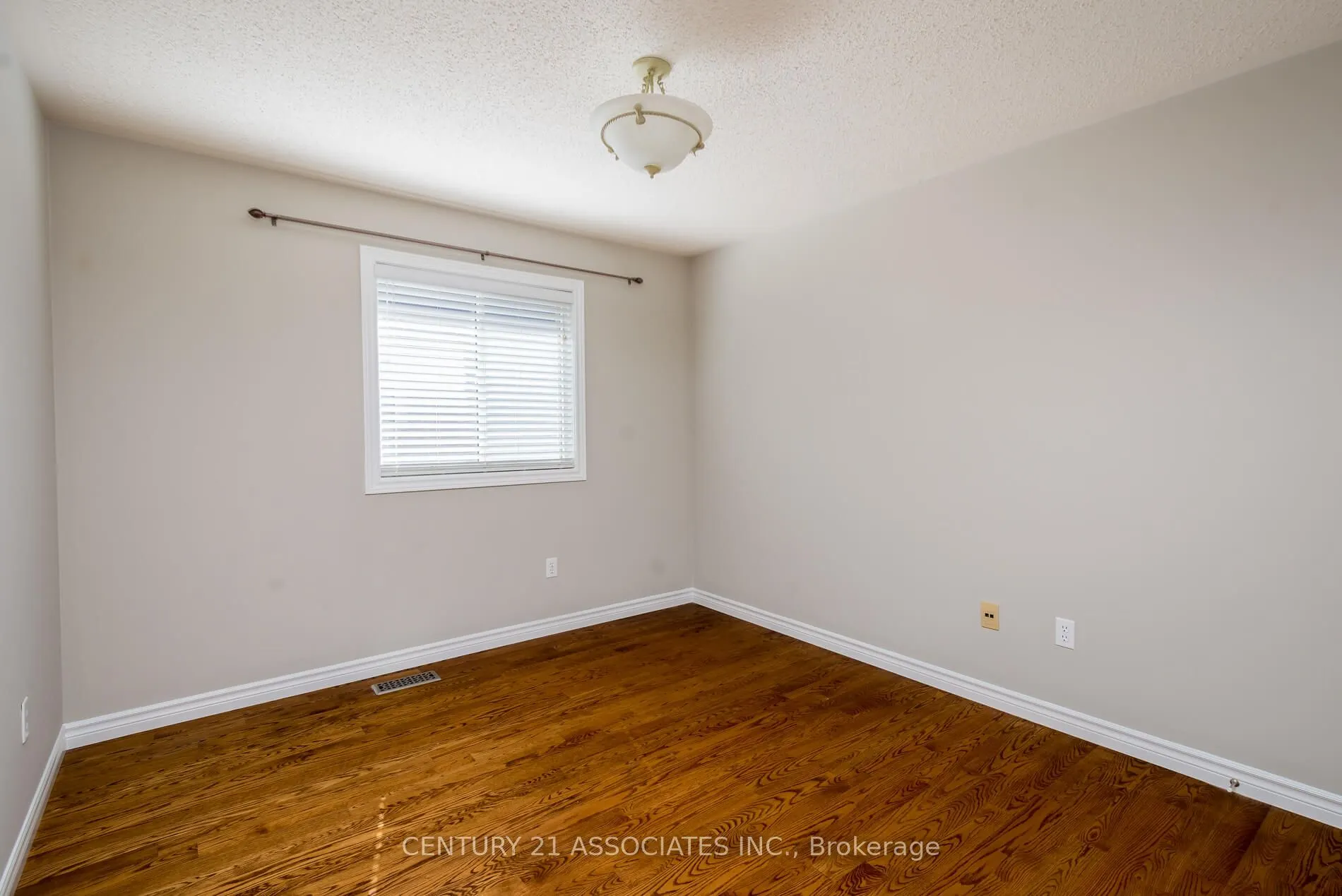 5351 Quartermain Crescent