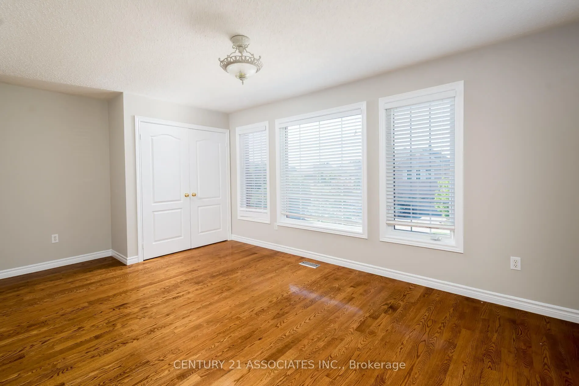 5351 Quartermain Crescent