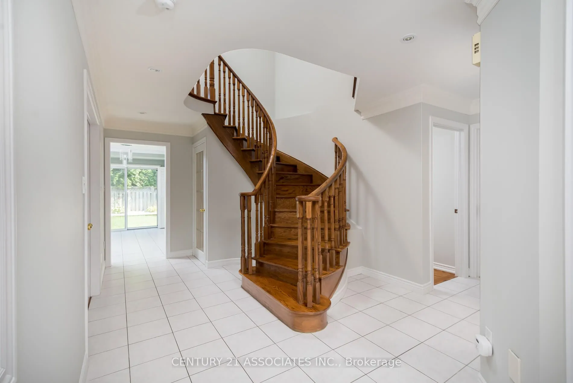 5351 Quartermain Crescent