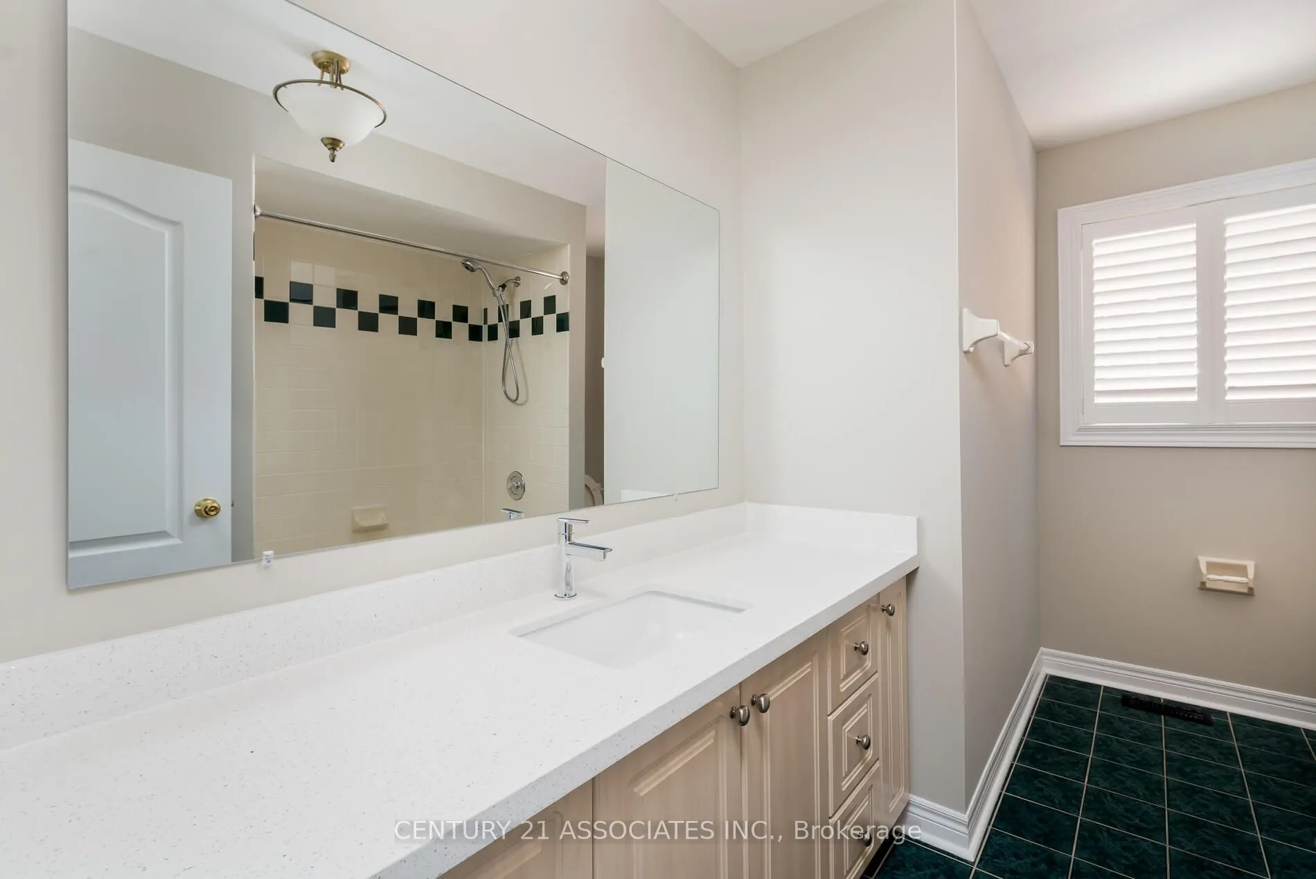 5351 Quartermain Crescent
