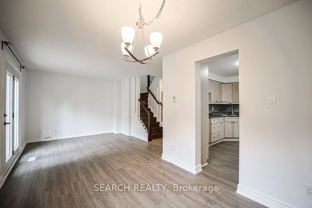 38 Roehampton Crescent