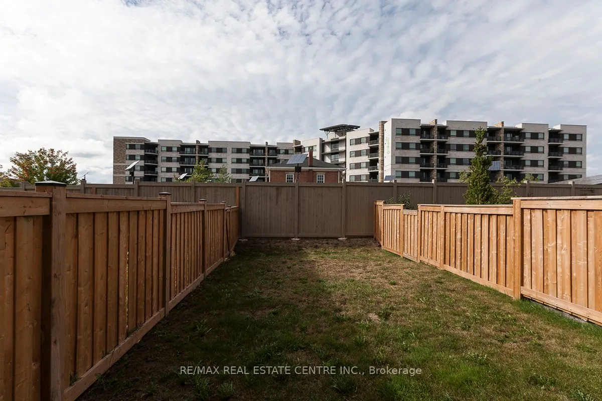 83 Hanson Crescent