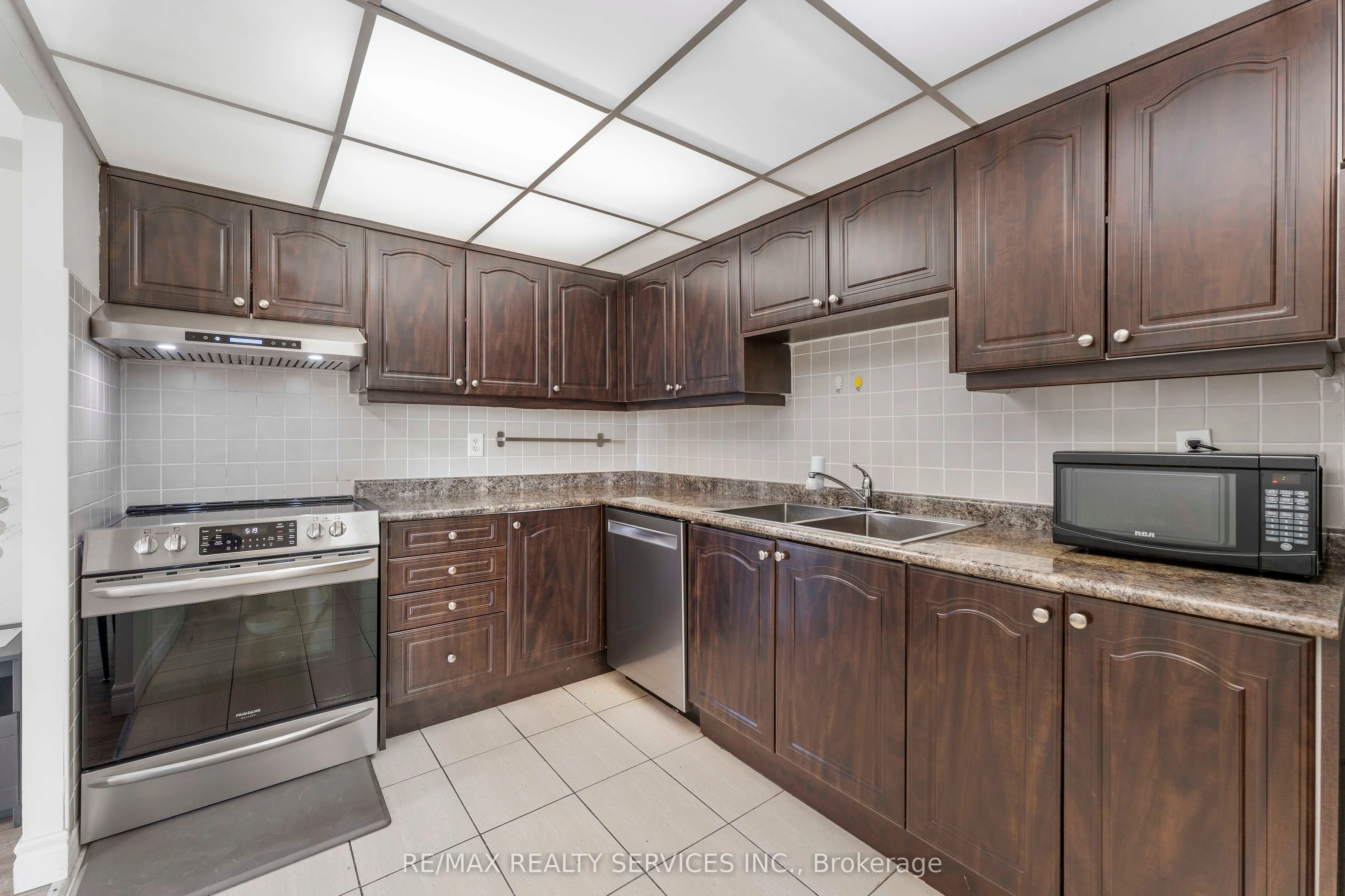 145 Hillcrest Avenue, #1202