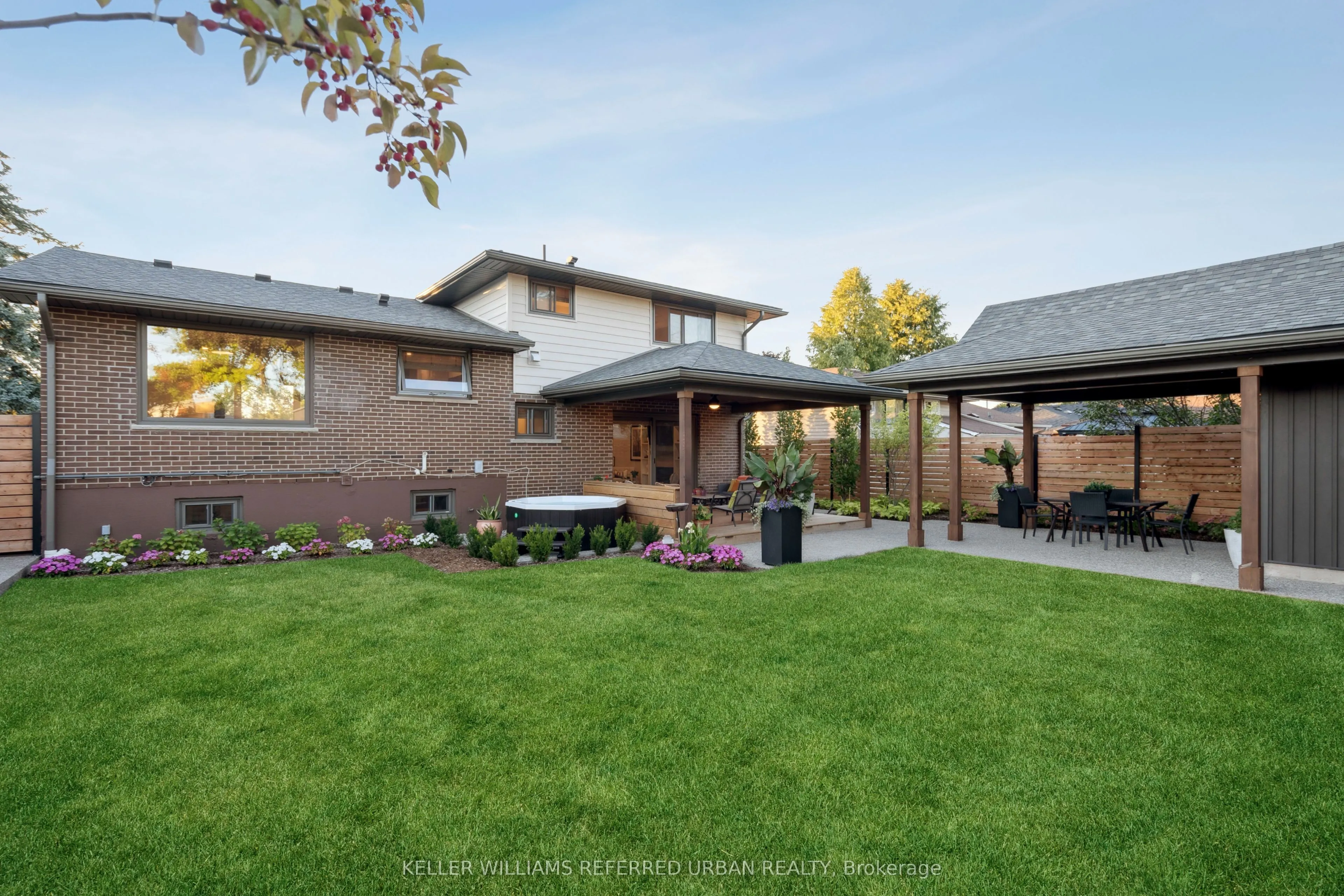 238 Slater Crescent