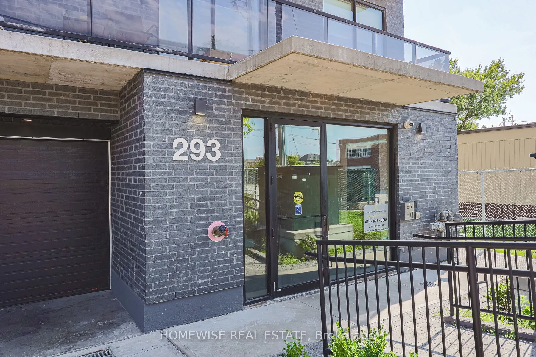 293 Viewmount Avenue, #R01