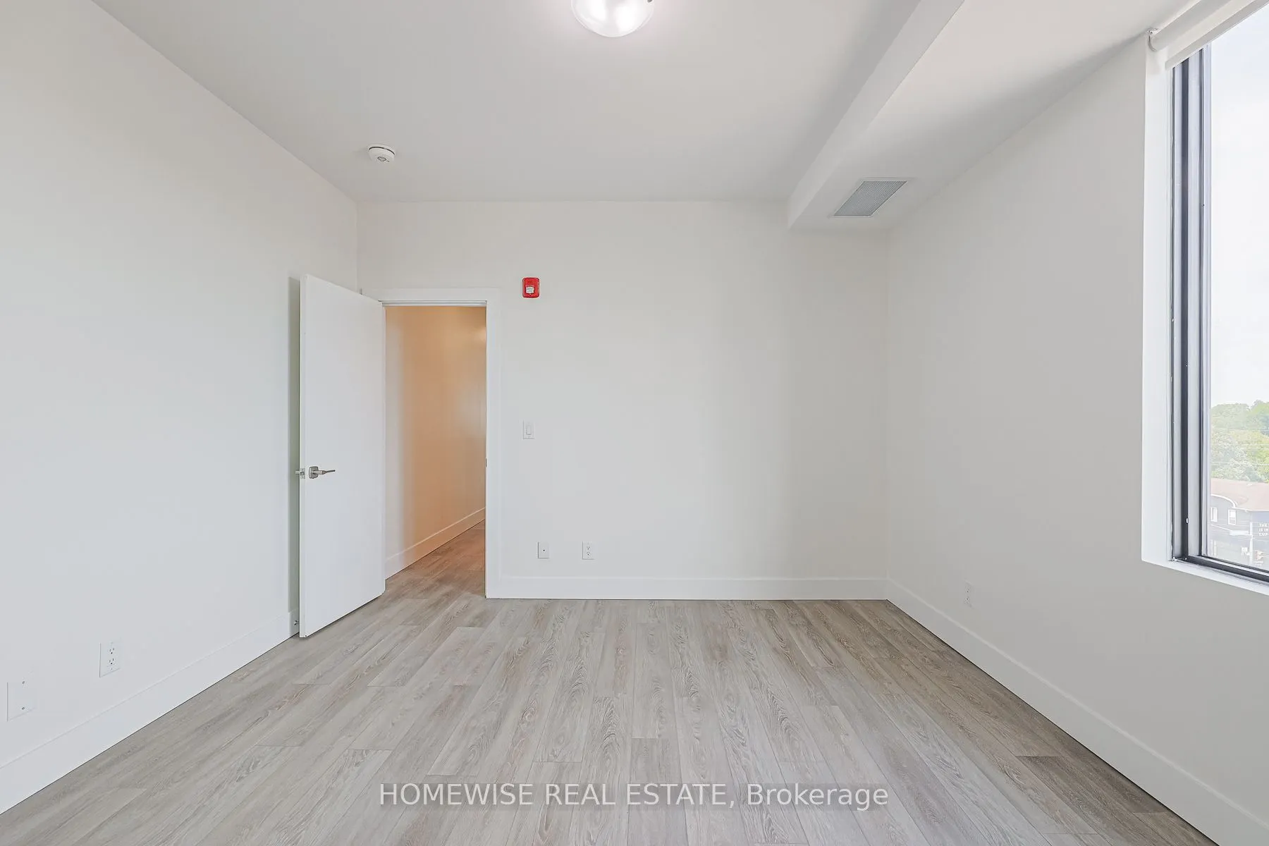 293 Viewmount Avenue, #R01